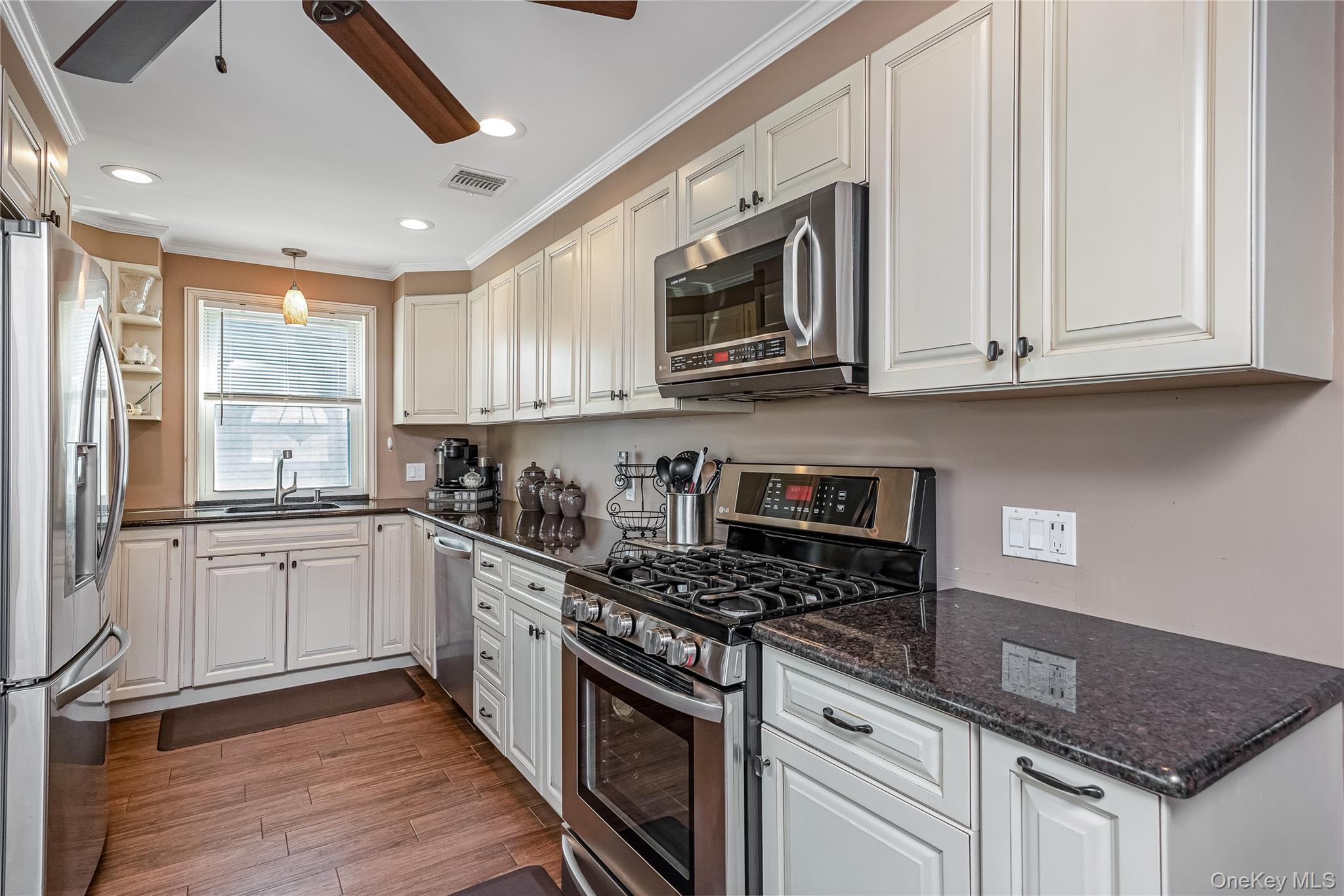 Single Family Cape  Suffolk County, NY 11701, MLS-988153-10