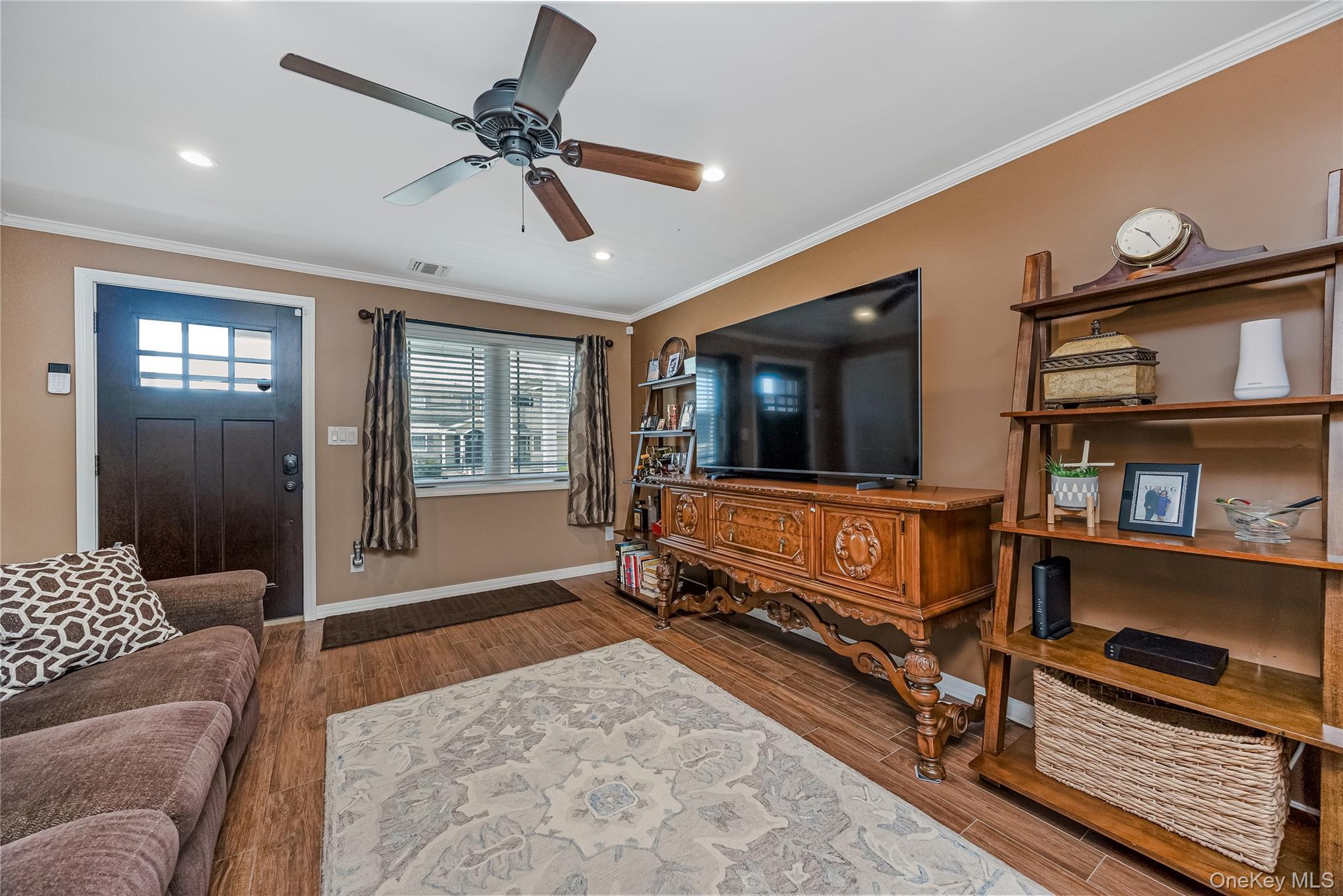 Single Family Cape  Suffolk County, NY 11701, MLS-988153-4