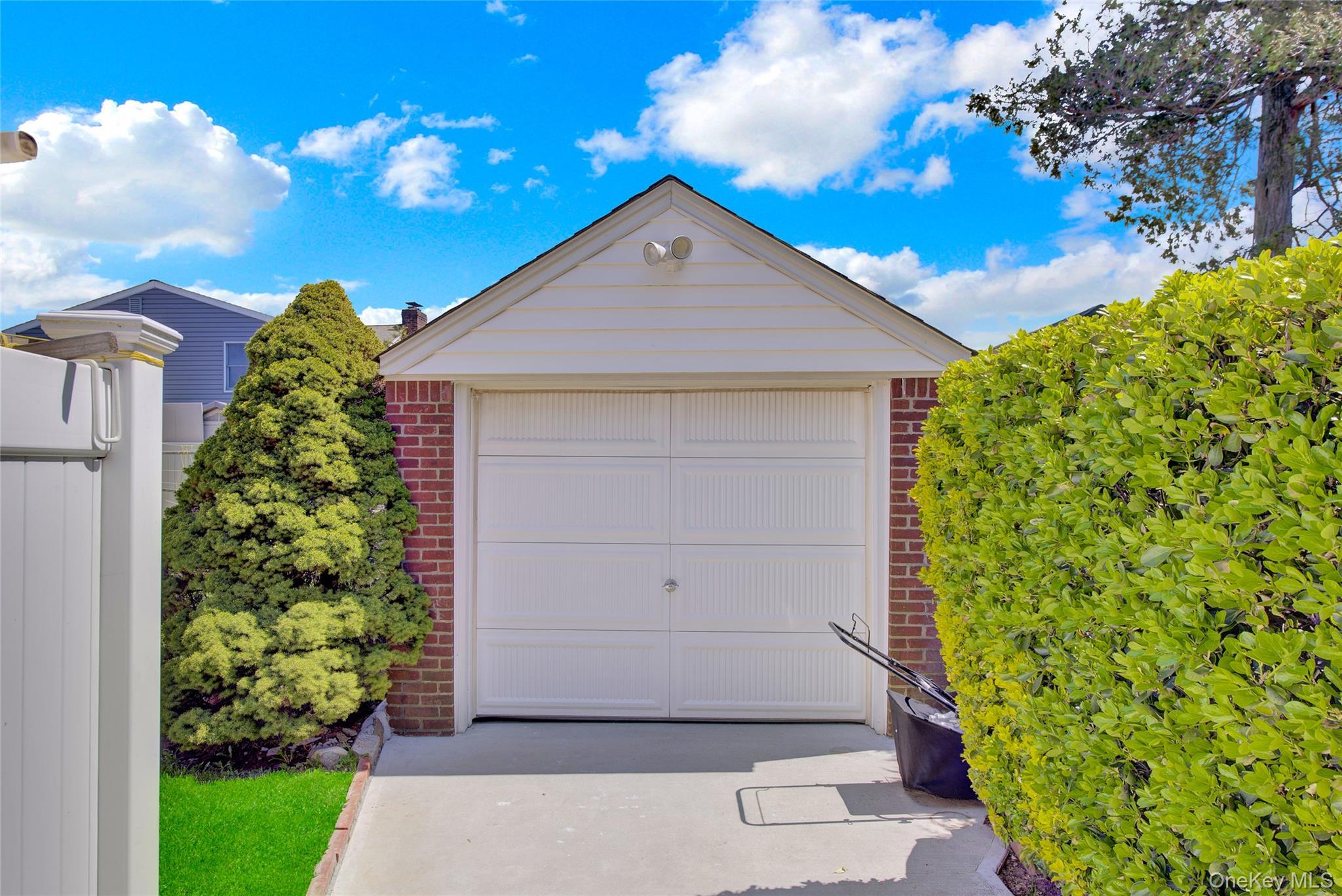 Single Family Wellington  Nassau County, NY 11552, MLS-988256-22
