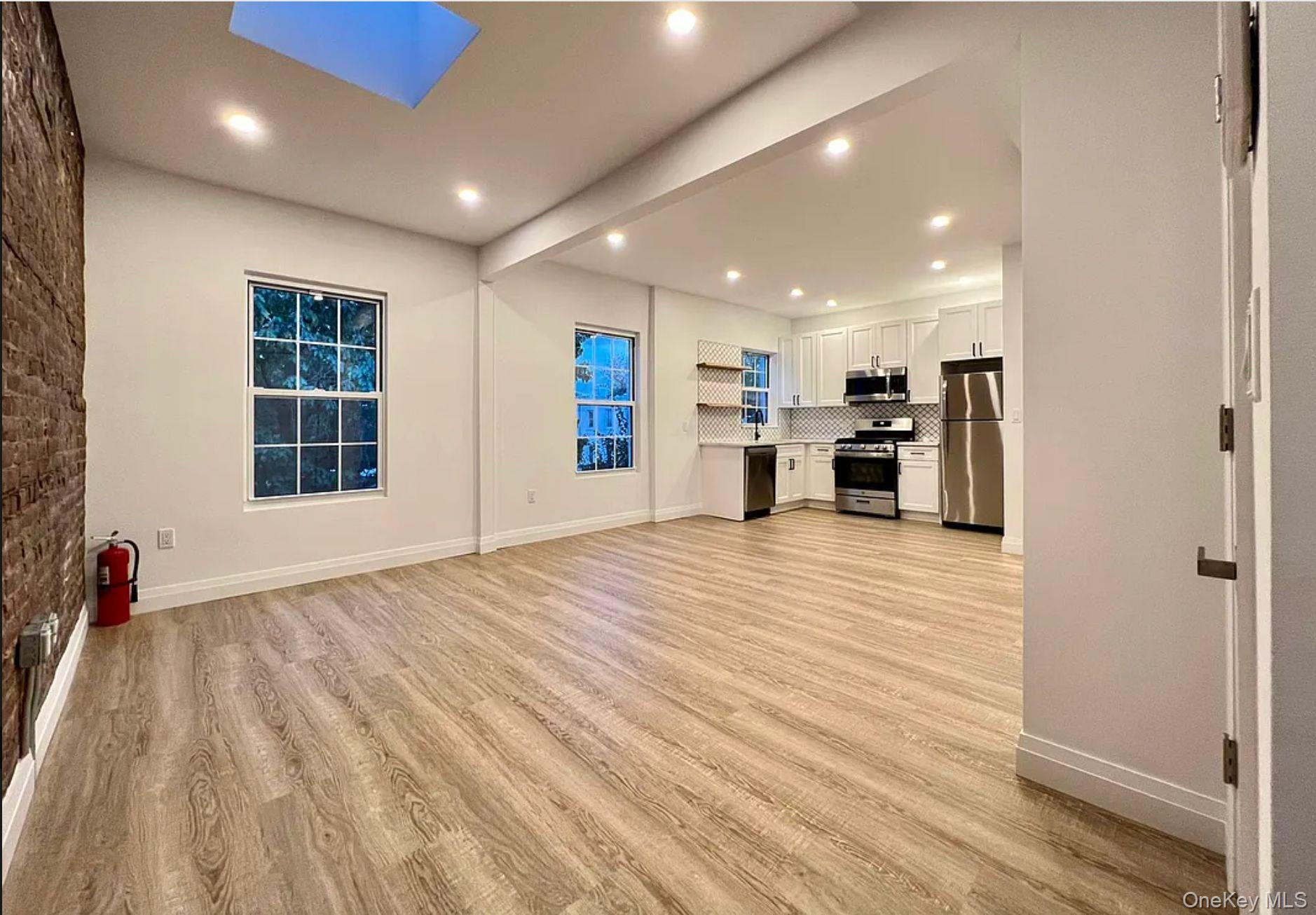 Single Family 20th Avenue  Queens, NY 11105, MLS-988290-3