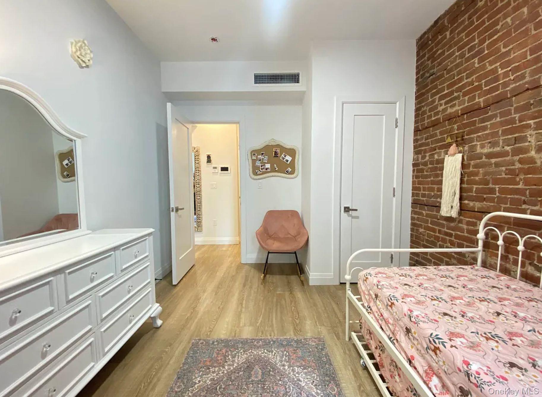 Single Family 20th Avenue  Queens, NY 11105, MLS-988290-31