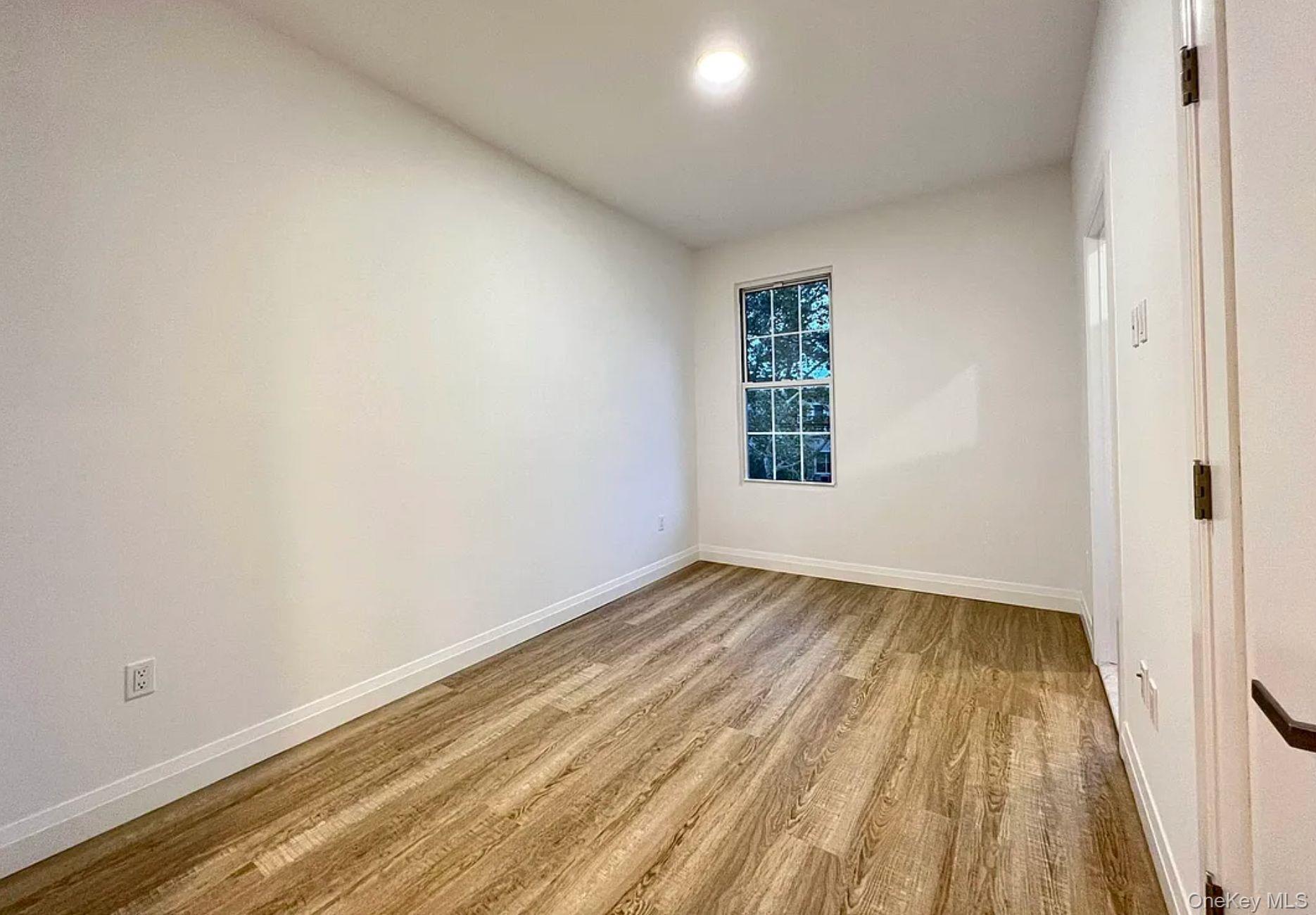 Single Family 20th Avenue  Queens, NY 11105, MLS-988290-7