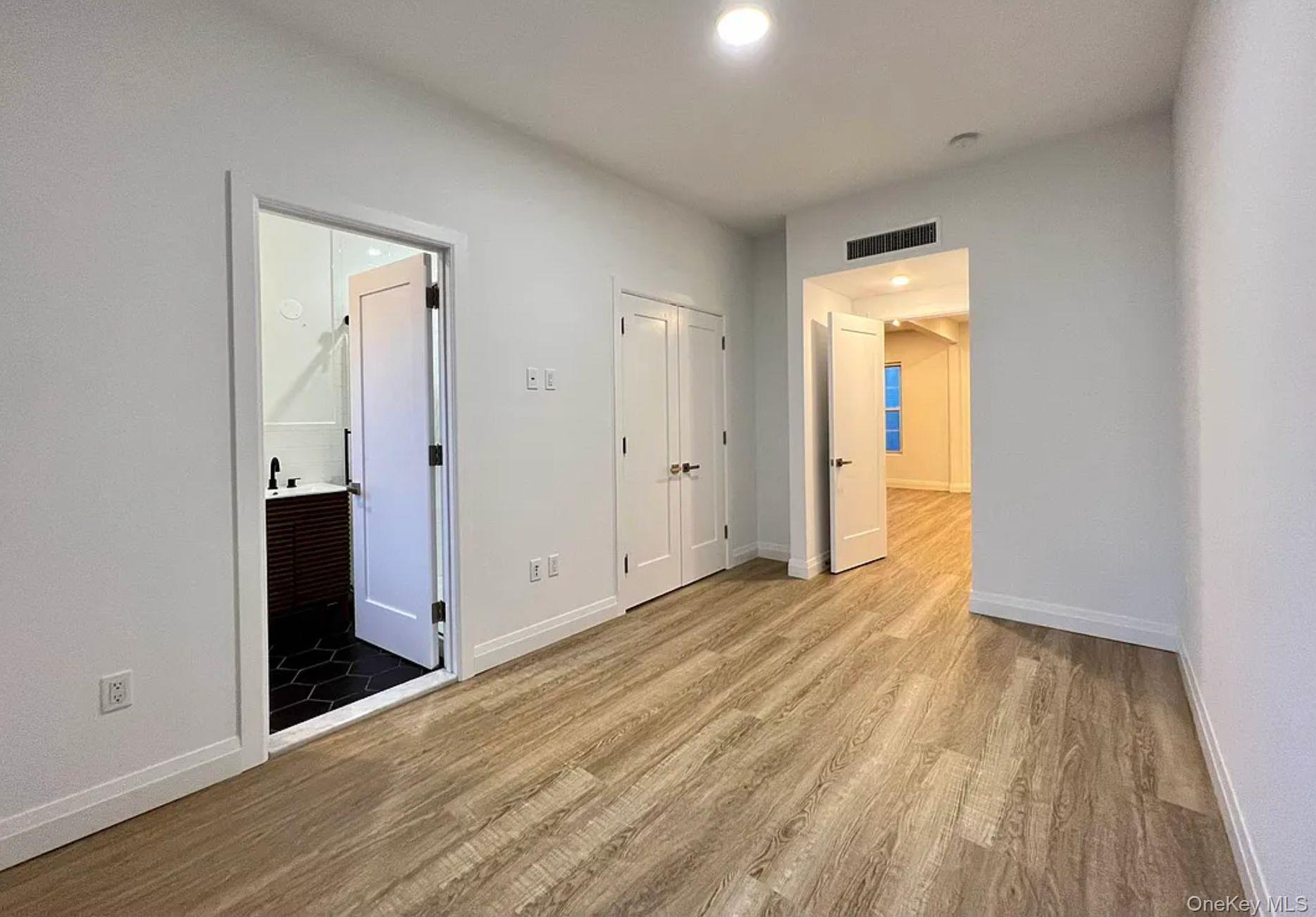 Single Family 20th Avenue  Queens, NY 11105, MLS-988290-8