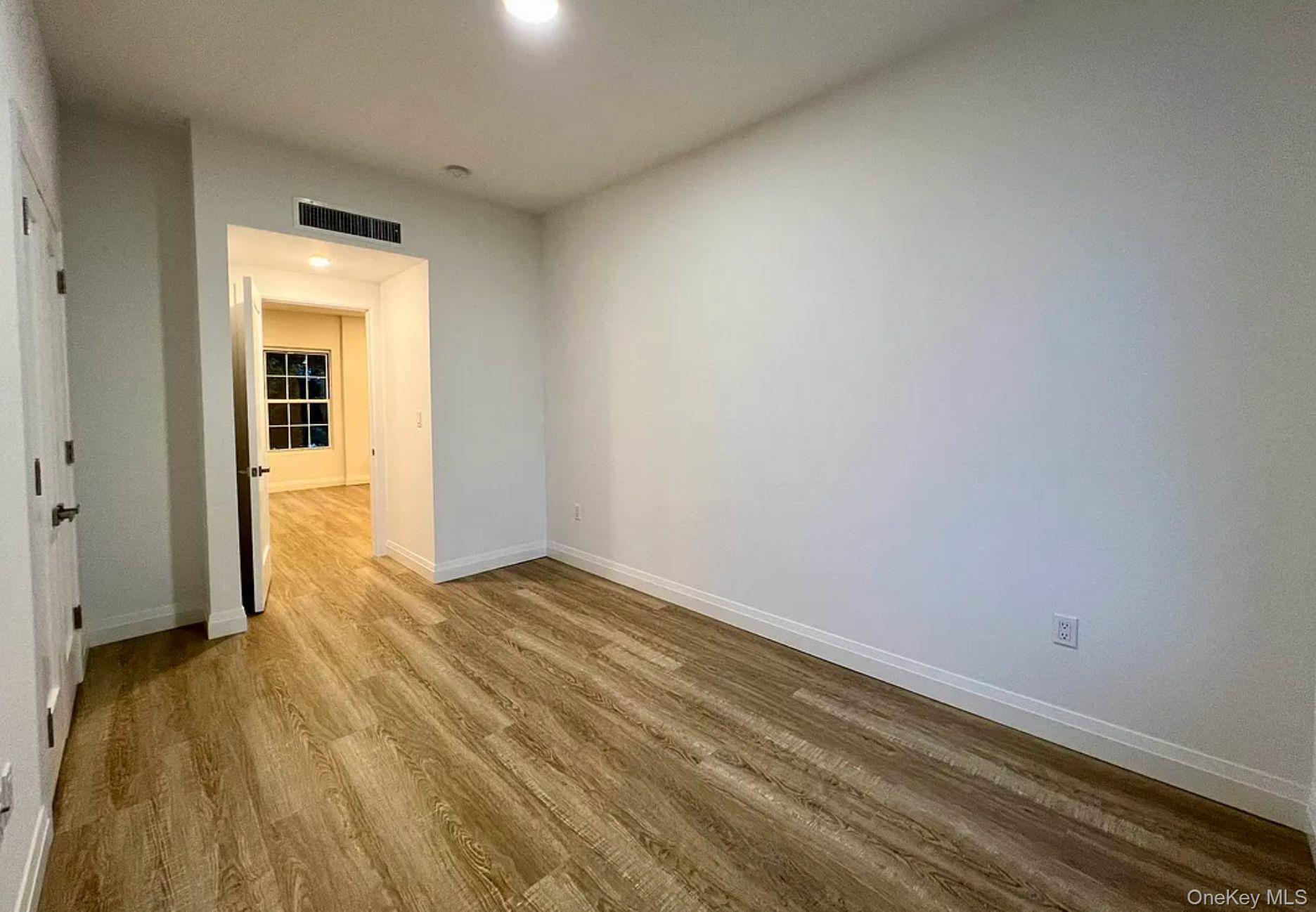 Single Family 20th Avenue  Queens, NY 11105, MLS-988290-9