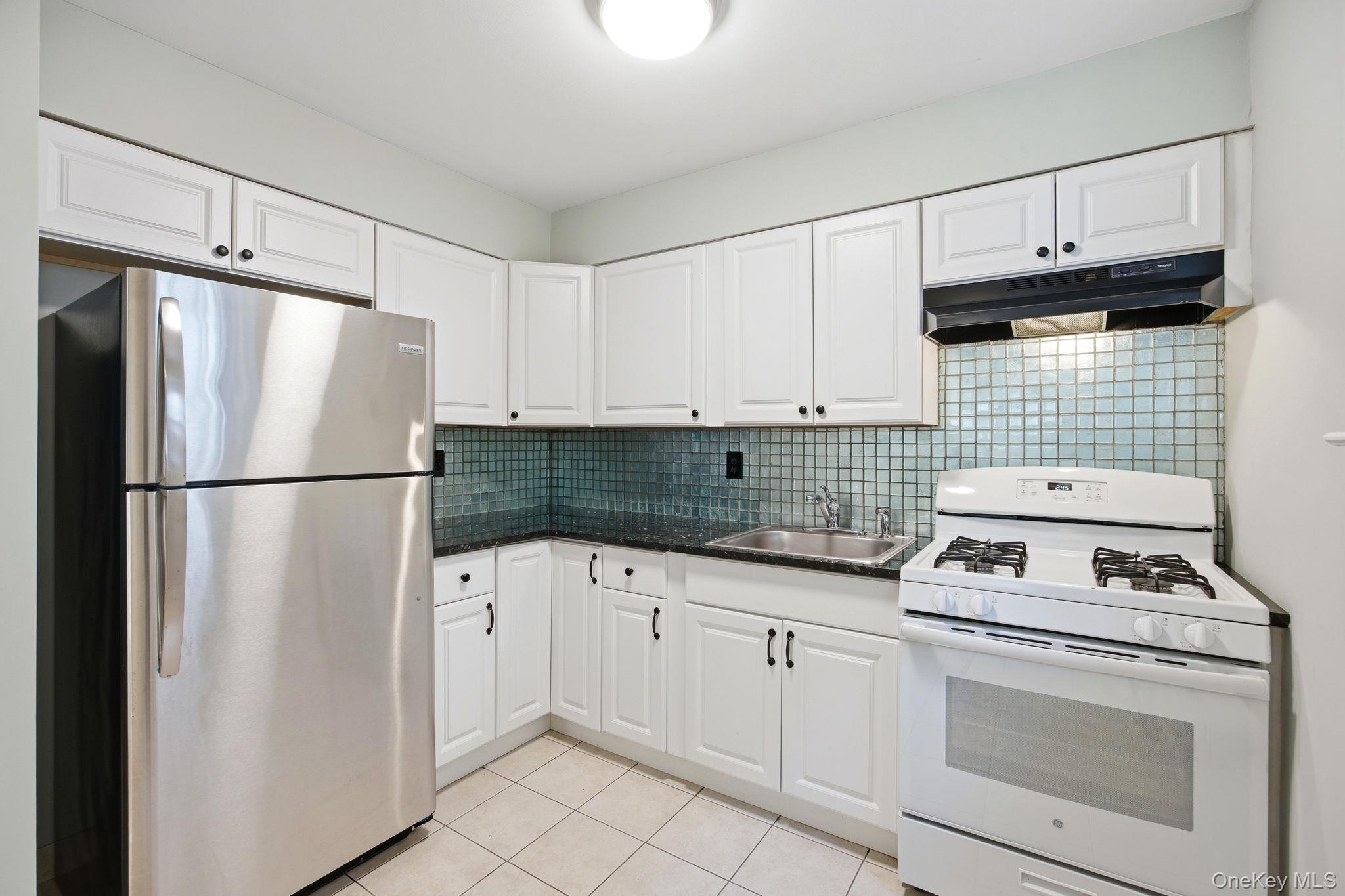 Single Family Little Neck Parkway Queens, NY 11004, MLS-988304-10