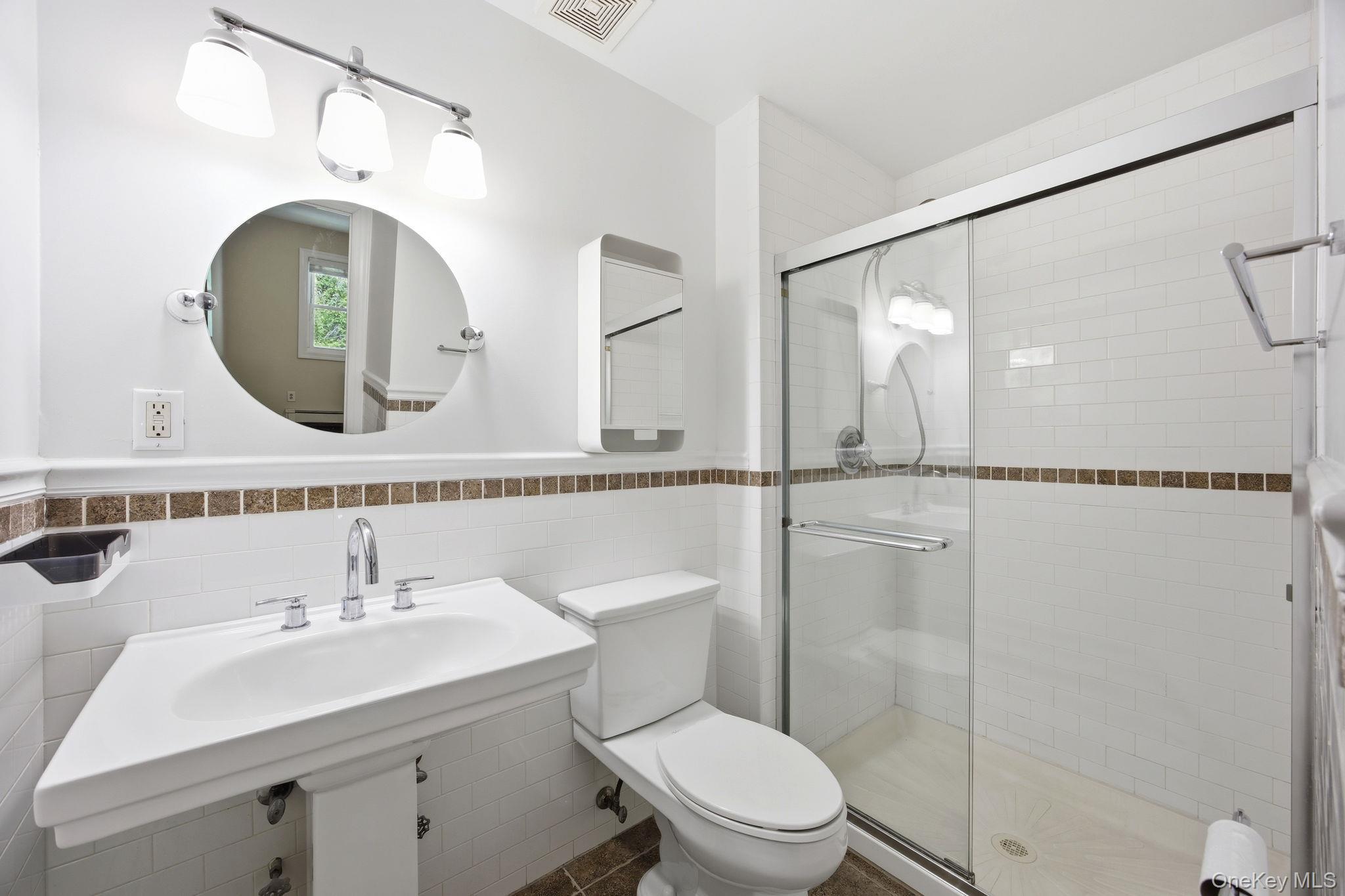 Single Family Little Neck Parkway Queens, NY 11004, MLS-988304-17