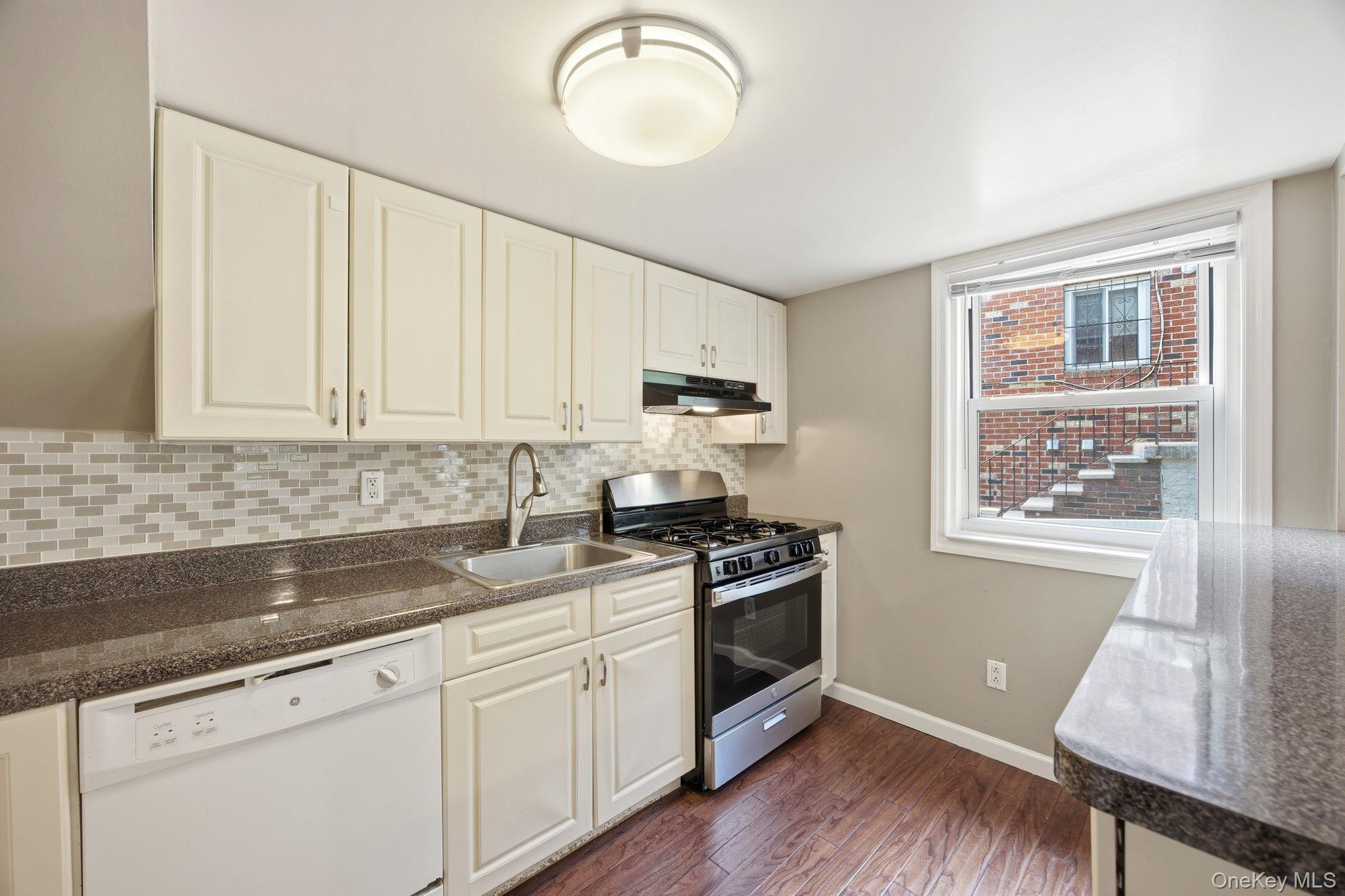 Single Family Little Neck Parkway Queens, NY 11004, MLS-988304-24
