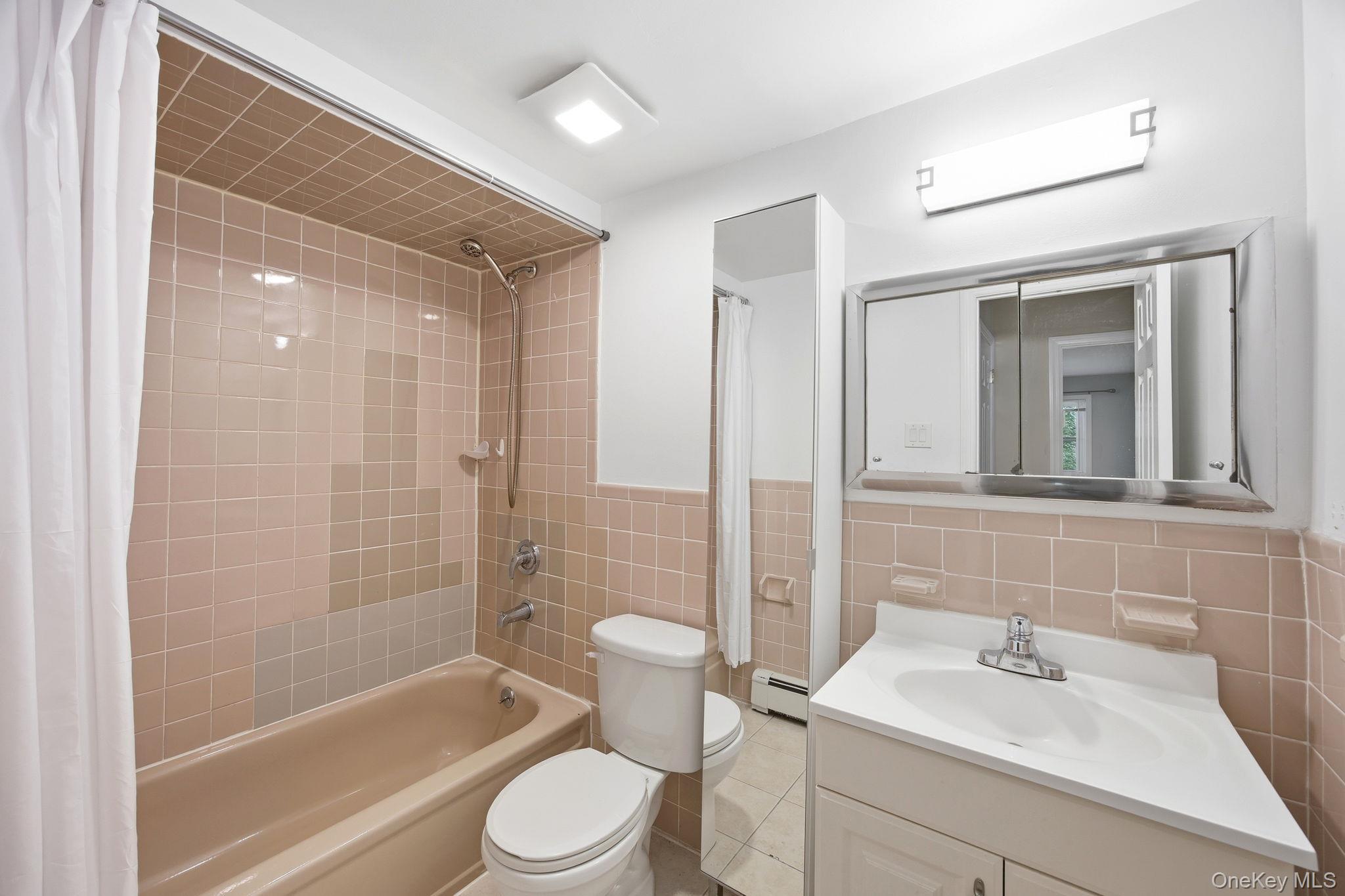 Single Family Little Neck Parkway Queens, NY 11004, MLS-988304-25