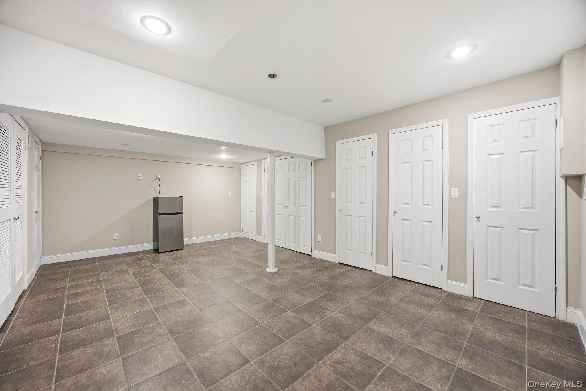 Single Family Little Neck Parkway Queens, NY 11004, MLS-988304-28