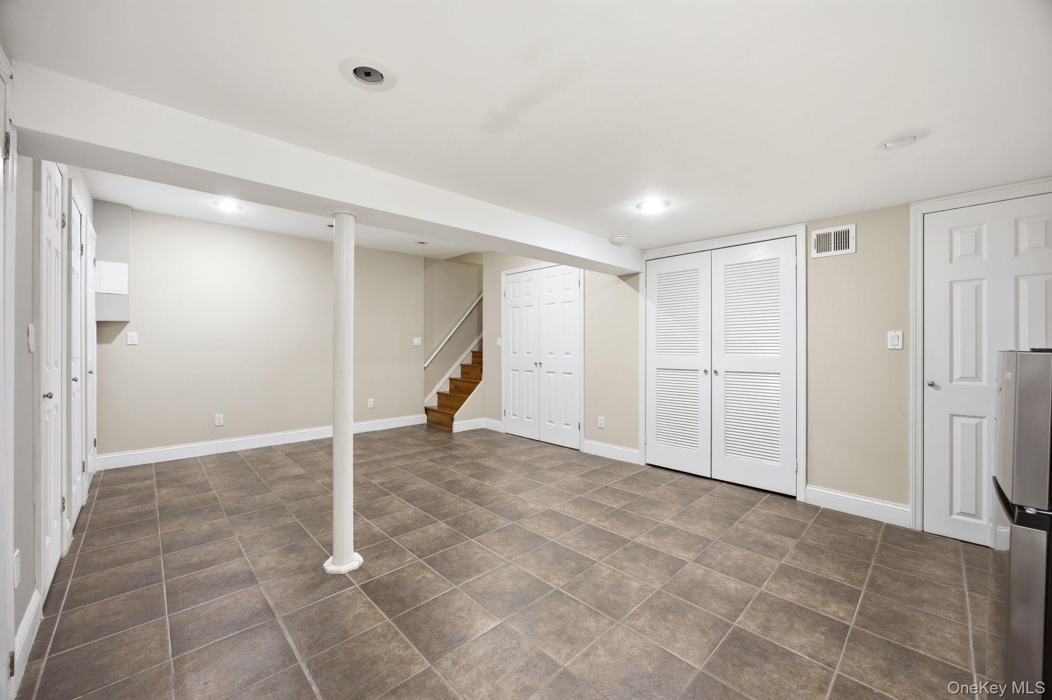 Single Family Little Neck Parkway Queens, NY 11004, MLS-988304-29