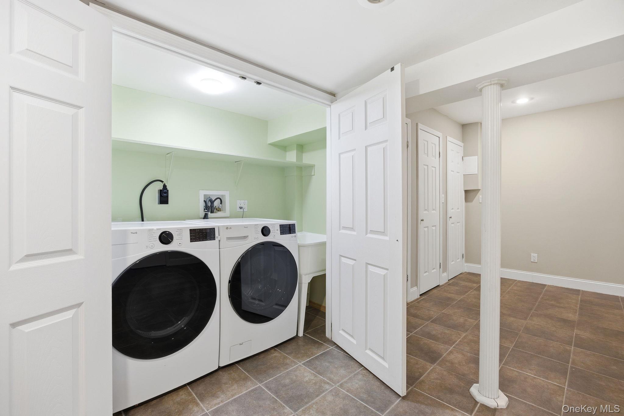 Single Family Little Neck Parkway Queens, NY 11004, MLS-988304-30