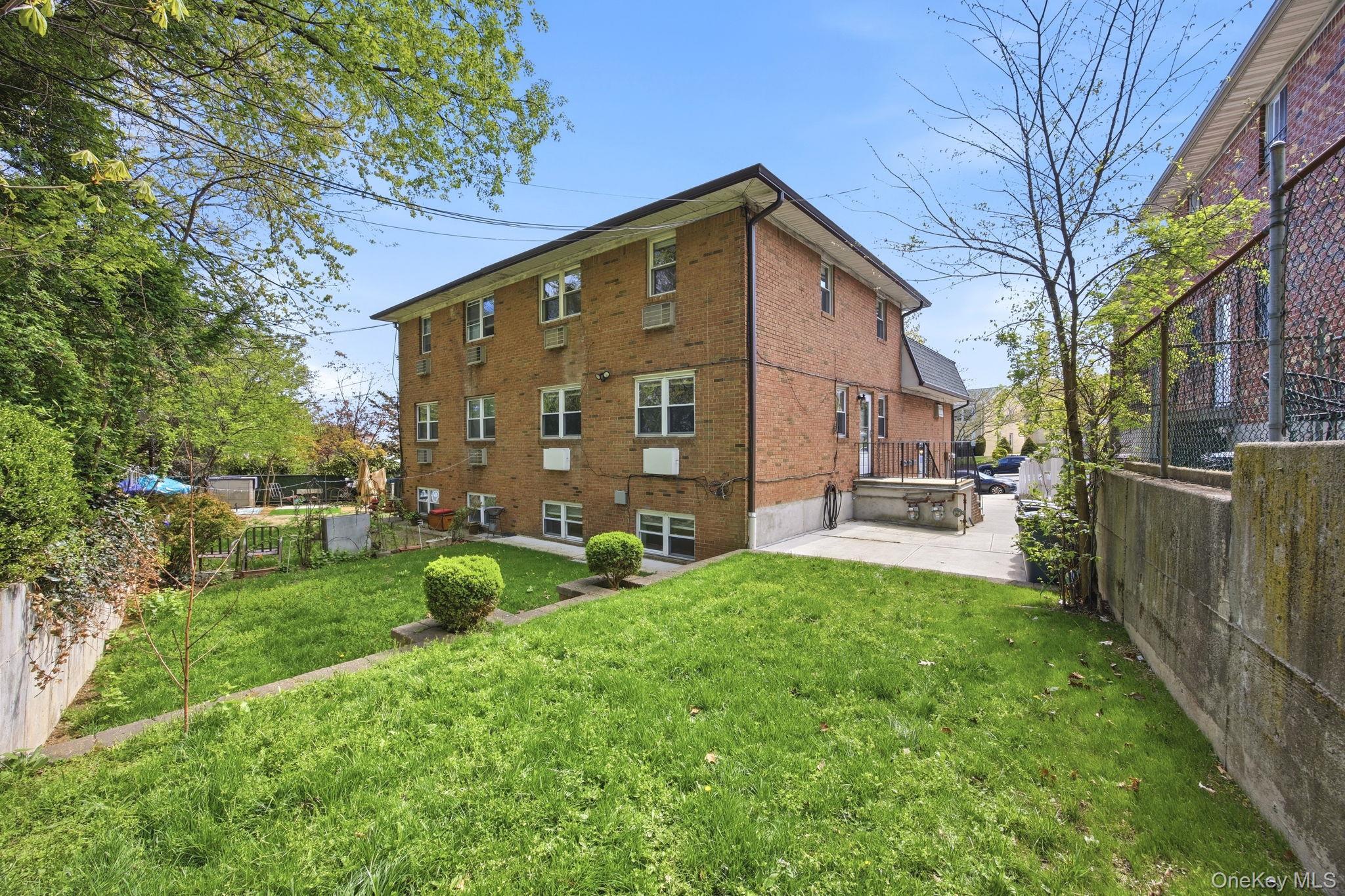 Single Family Little Neck Parkway Queens, NY 11004, MLS-988304-32