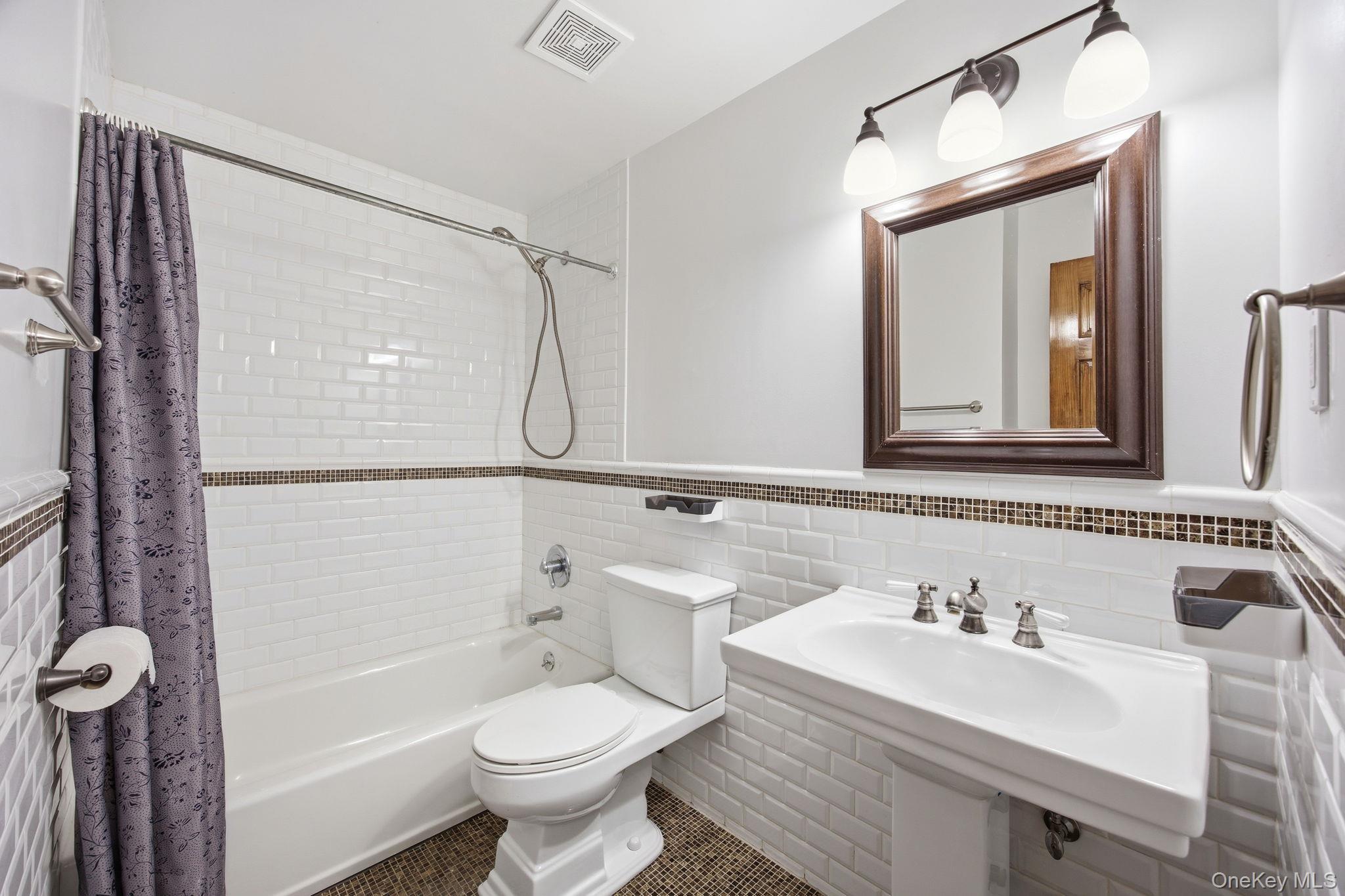 Single Family Little Neck Parkway Queens, NY 11004, MLS-988304-8