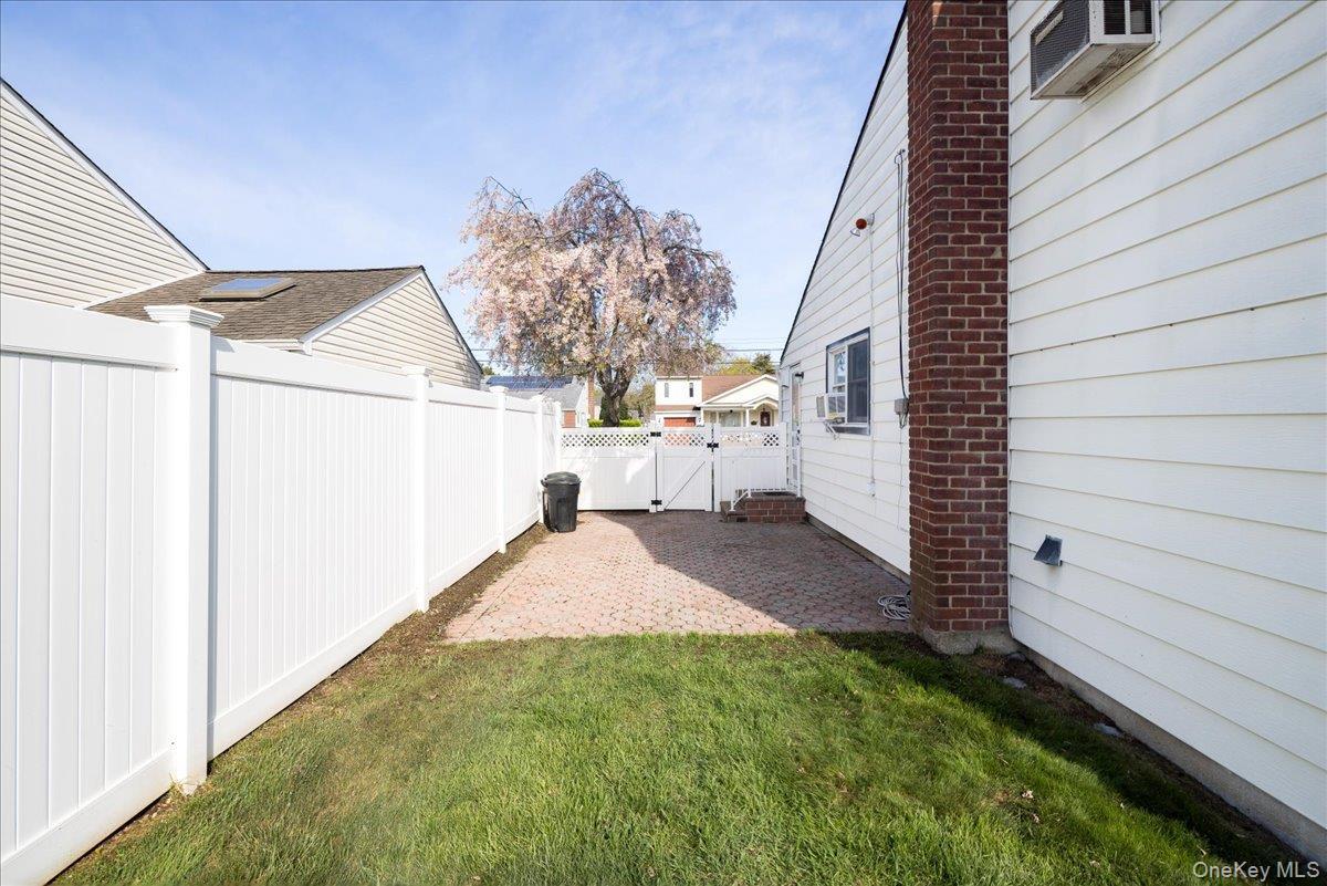 Single Family Atlantic  Nassau County, NY 11762, MLS-988310-19