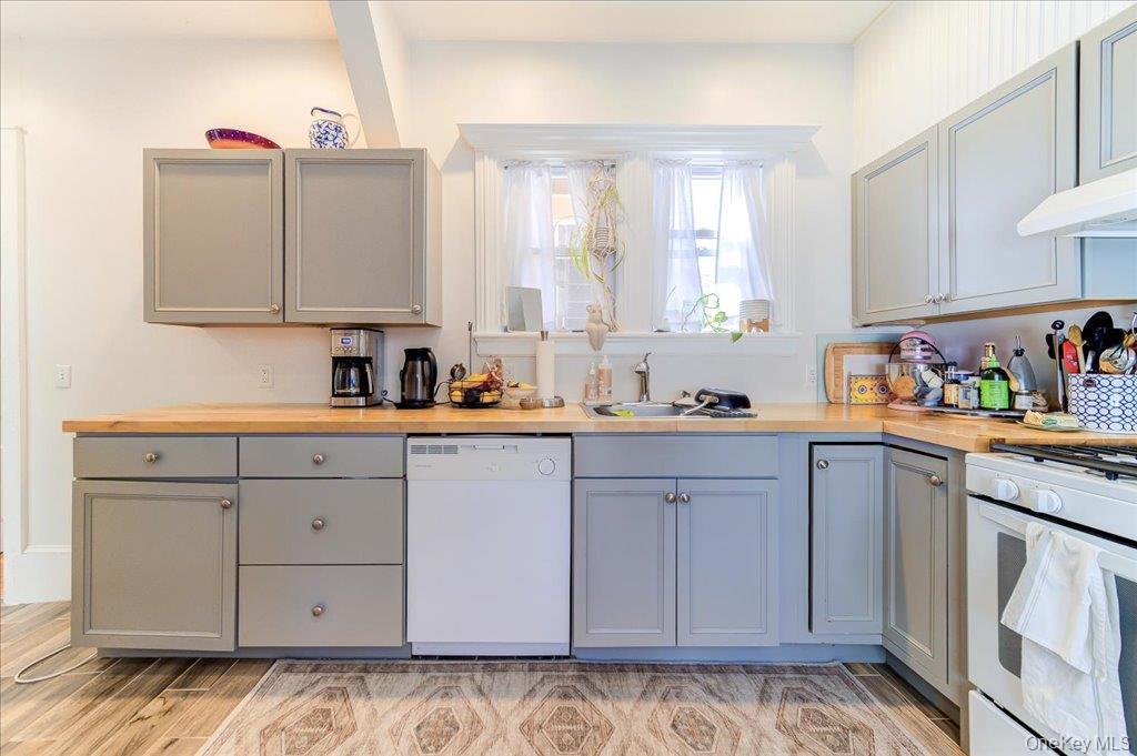 Single Family Balding  Dutchess County, NY 12601, MLS-988377-10