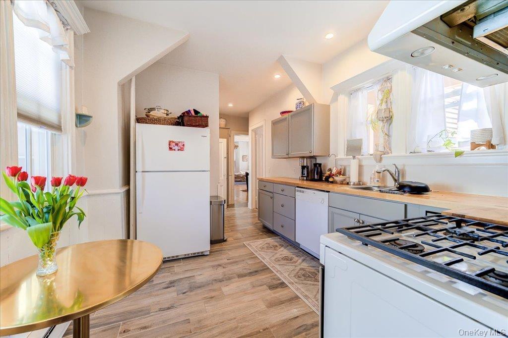 Single Family Balding  Dutchess County, NY 12601, MLS-988377-9