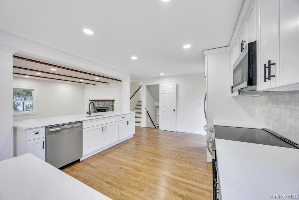 Single Family Woodvale  Suffolk County, NY 11754, MLS-988381-7