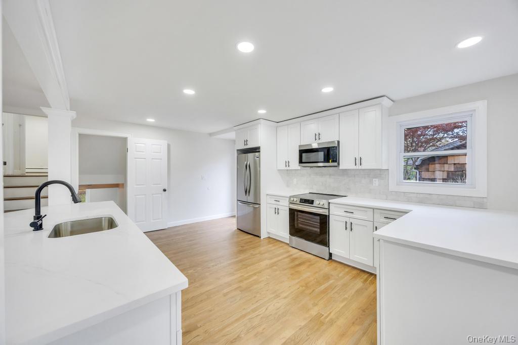 Single Family Woodvale  Suffolk County, NY 11754, MLS-988381-8