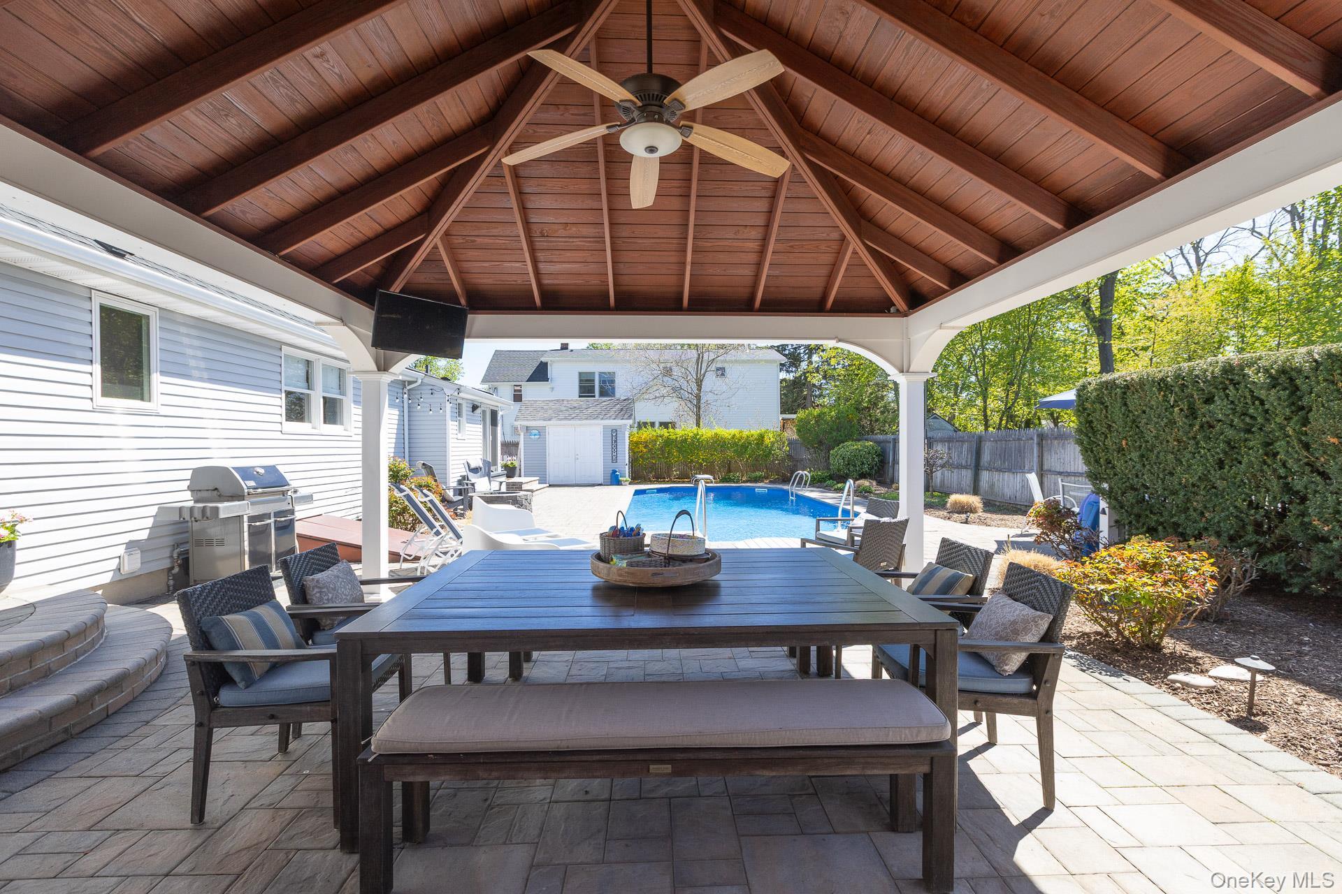Single Family 7th  Suffolk County, NY 11780, MLS-988385-31
