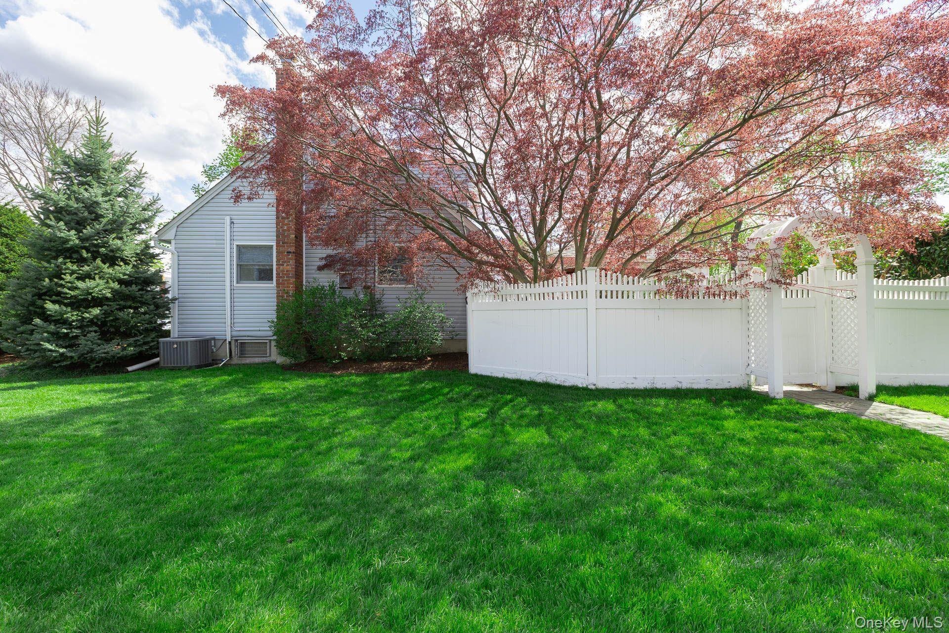 Single Family 7th  Suffolk County, NY 11780, MLS-988385-4