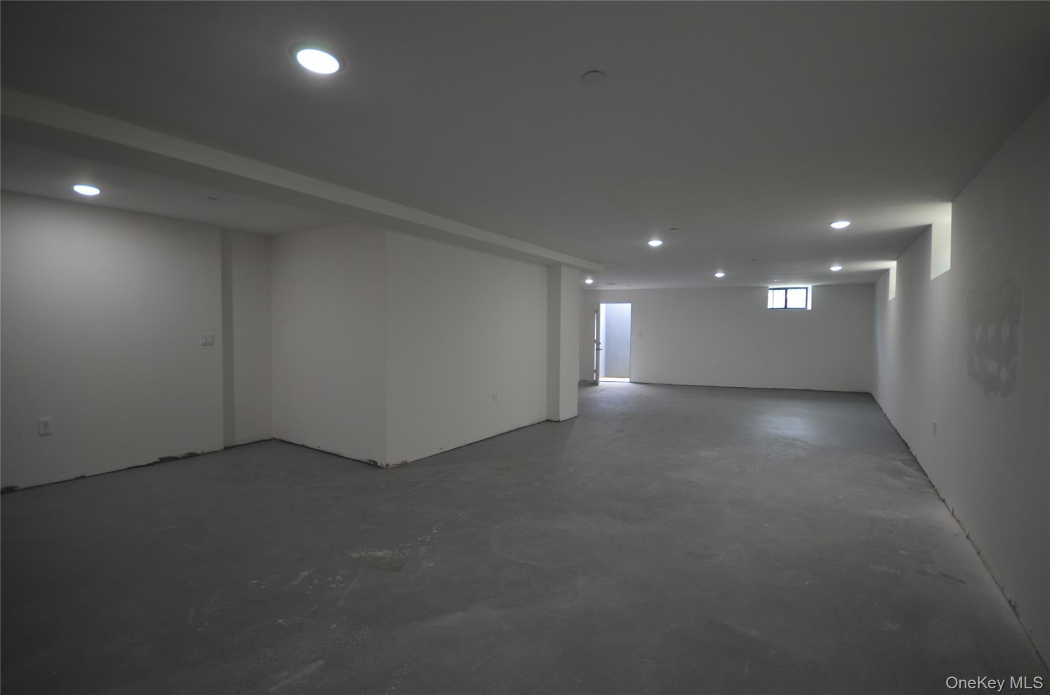 Commercial Sale Tiemann Avenue  Bronx, NY 10469, MLS-988436-16