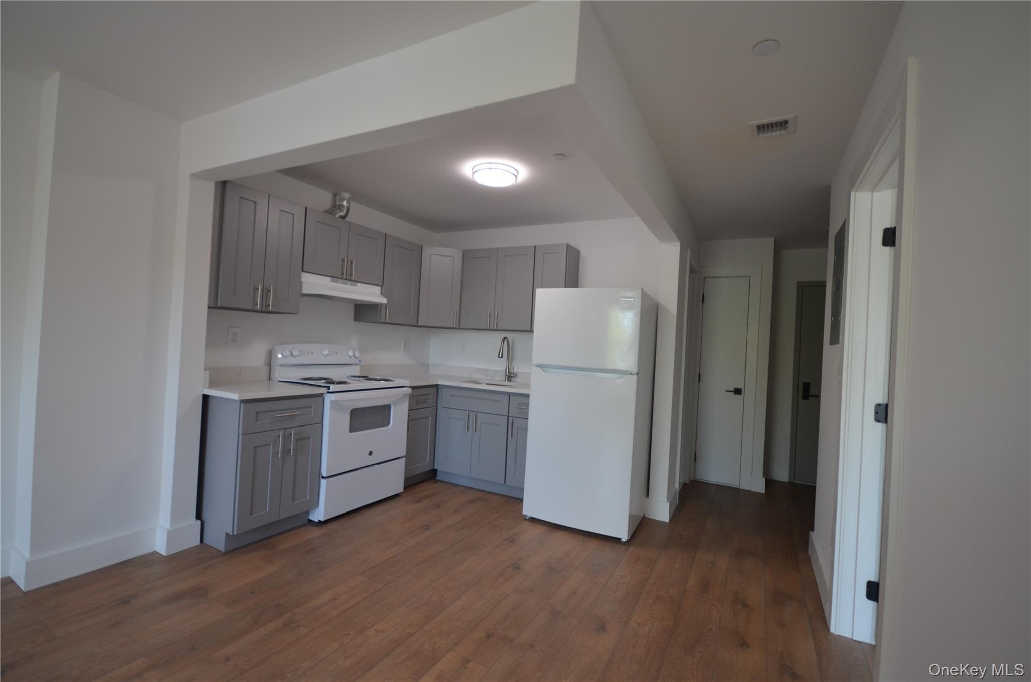Commercial Sale Tiemann Avenue  Bronx, NY 10469, MLS-988436-7