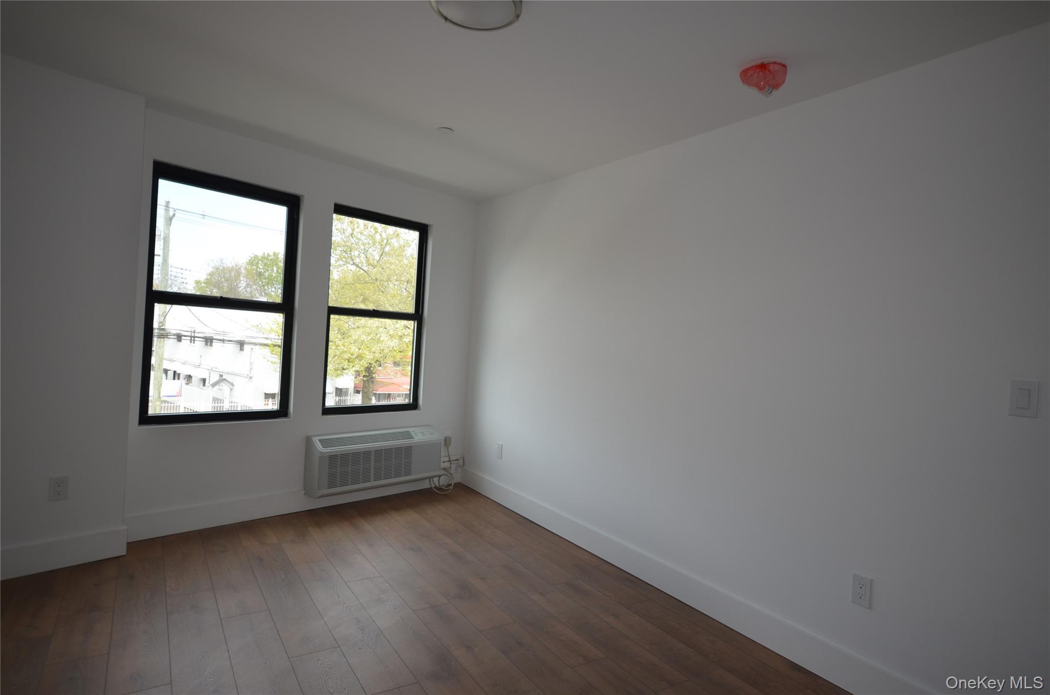 Commercial Sale Tiemann Avenue  Bronx, NY 10469, MLS-988466-6