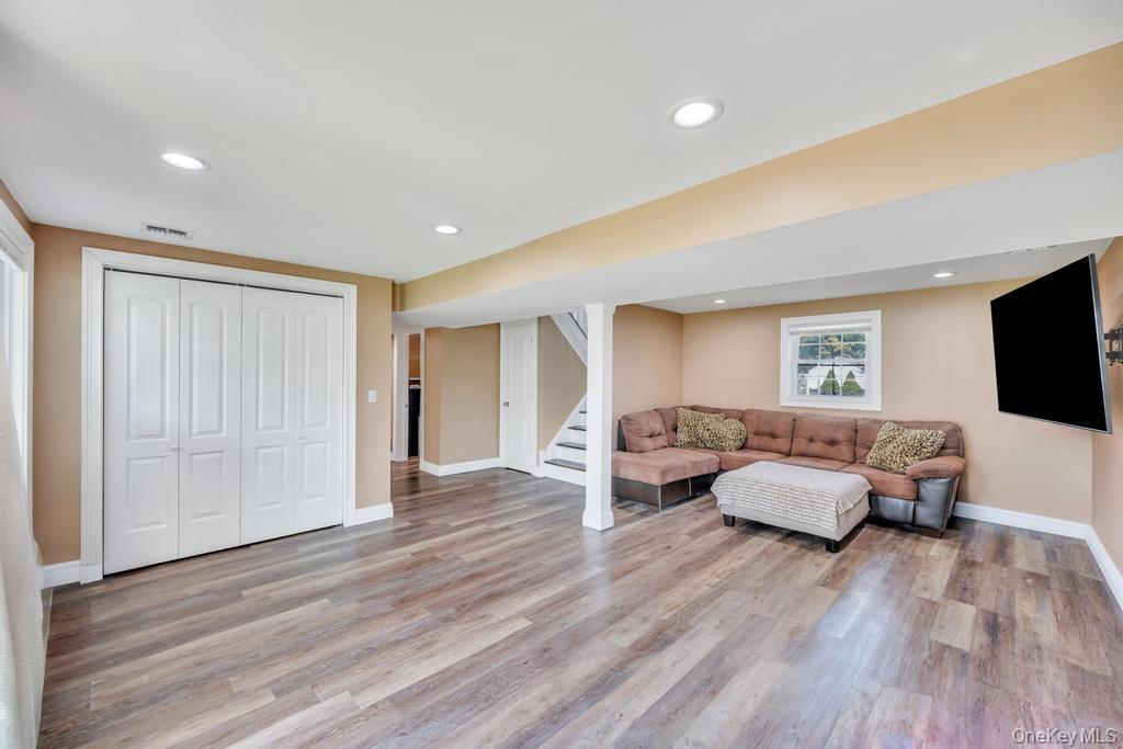 Single Family Sayville  Suffolk County, NY 11716, MLS-988473-28