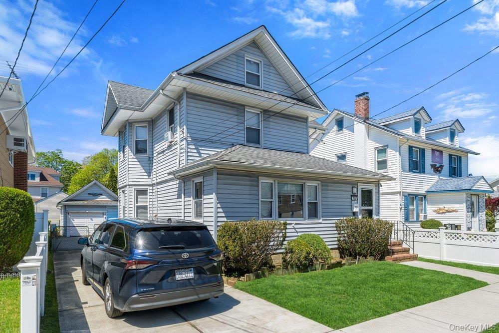 Single Family Spruce  Nassau County, NY 11552, MLS-988498-3