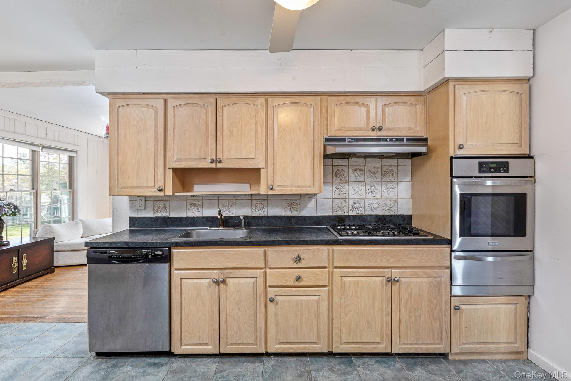 Single Family Fortune  Suffolk County, NY 11725, MLS-988502-8