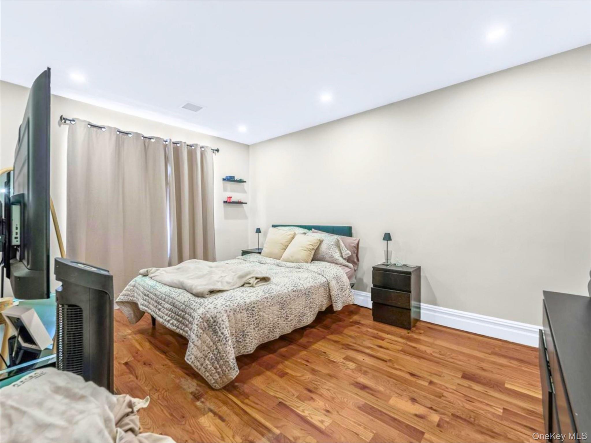 Single Family Avenue B  Brooklyn, NY 11236, MLS-988513-8