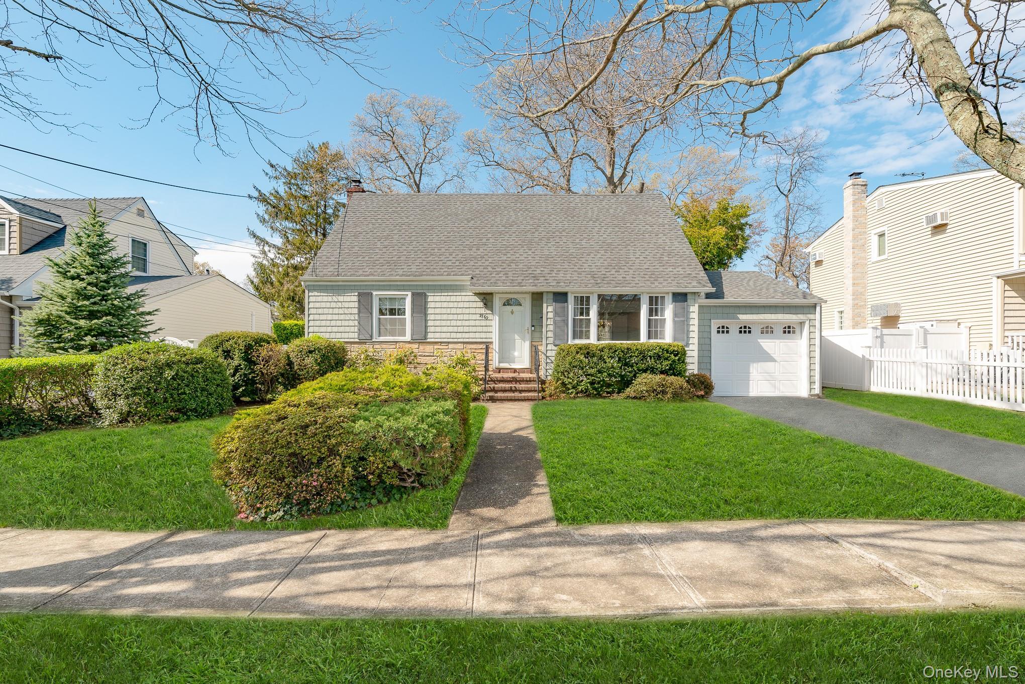 Single Family New York  Nassau County, NY 11783, MLS-988516-2