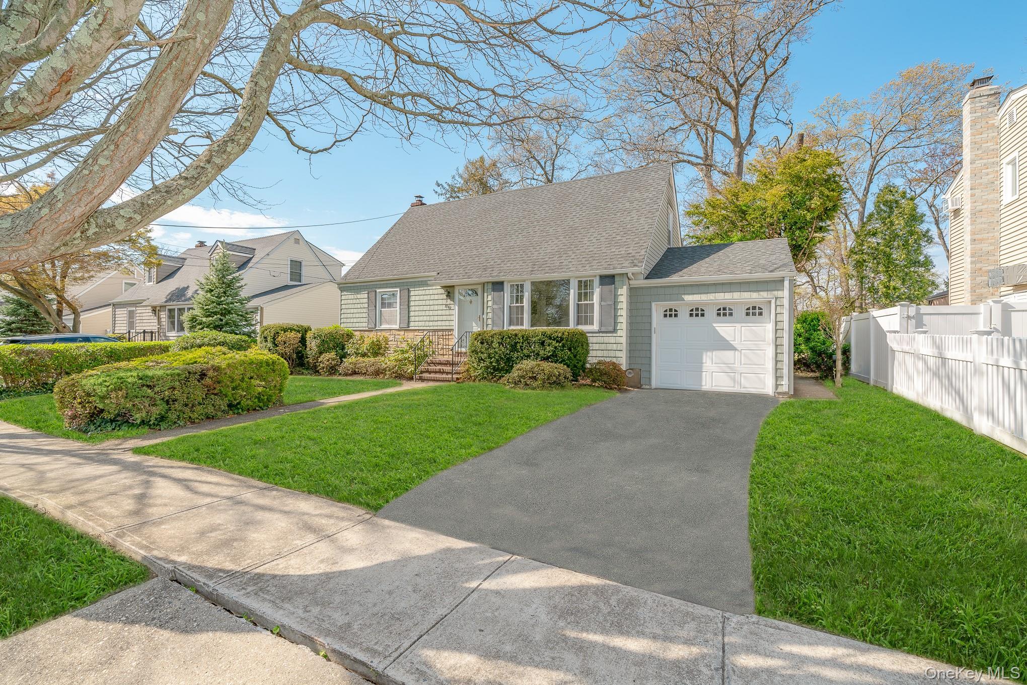 Single Family New York  Nassau County, NY 11783, MLS-988516-3