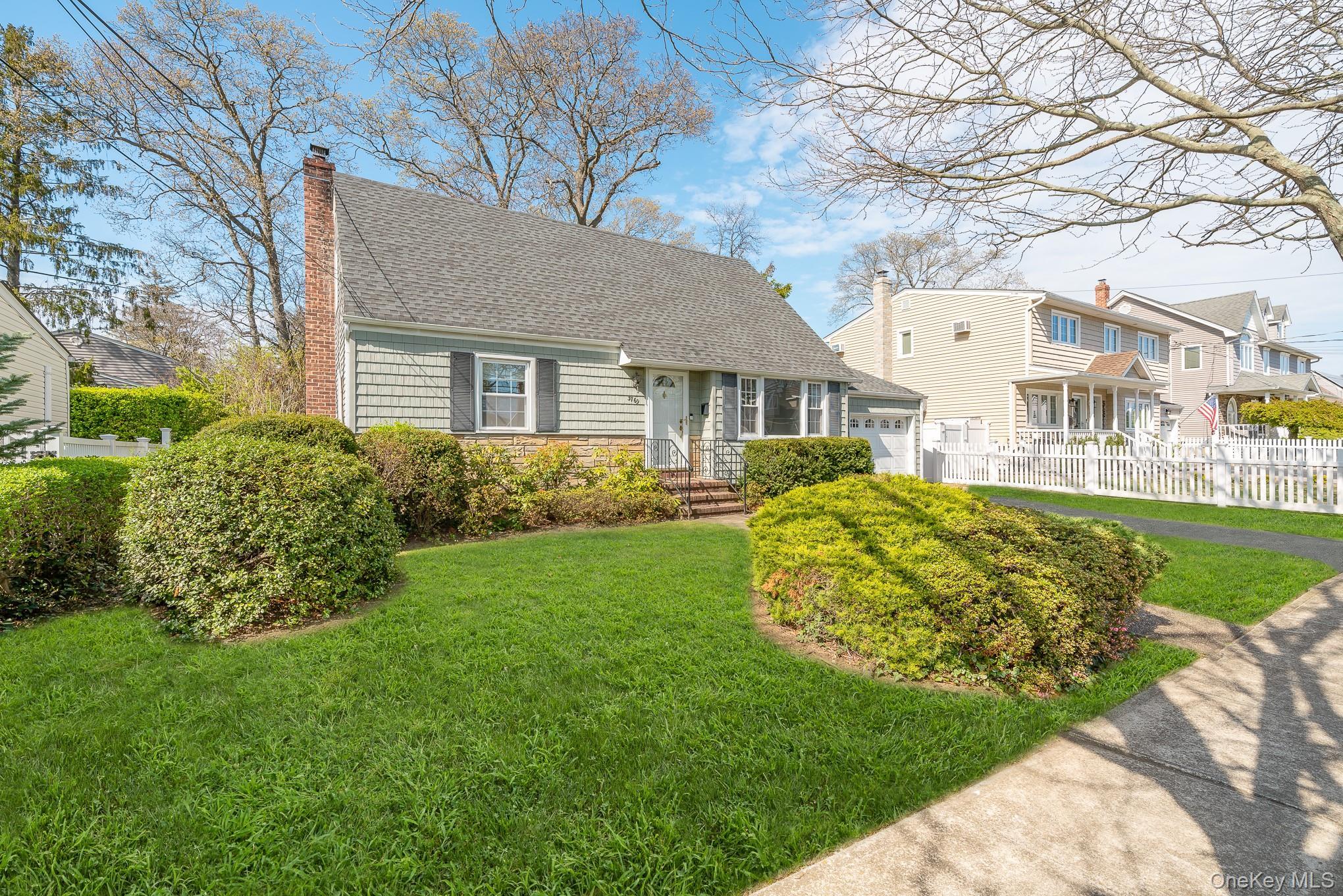 Single Family New York  Nassau County, NY 11783, MLS-988516-4