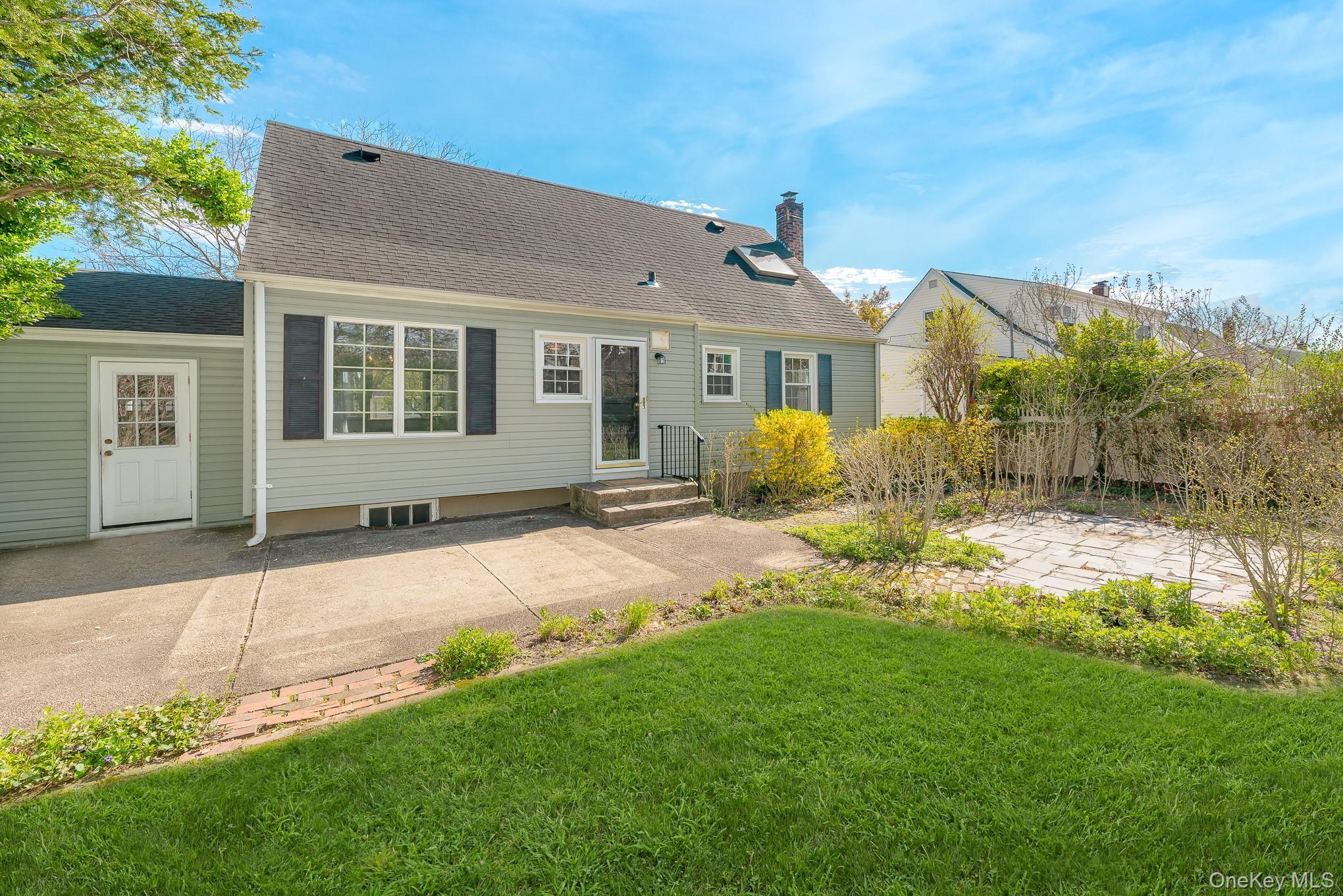 Single Family New York  Nassau County, NY 11783, MLS-988516-8