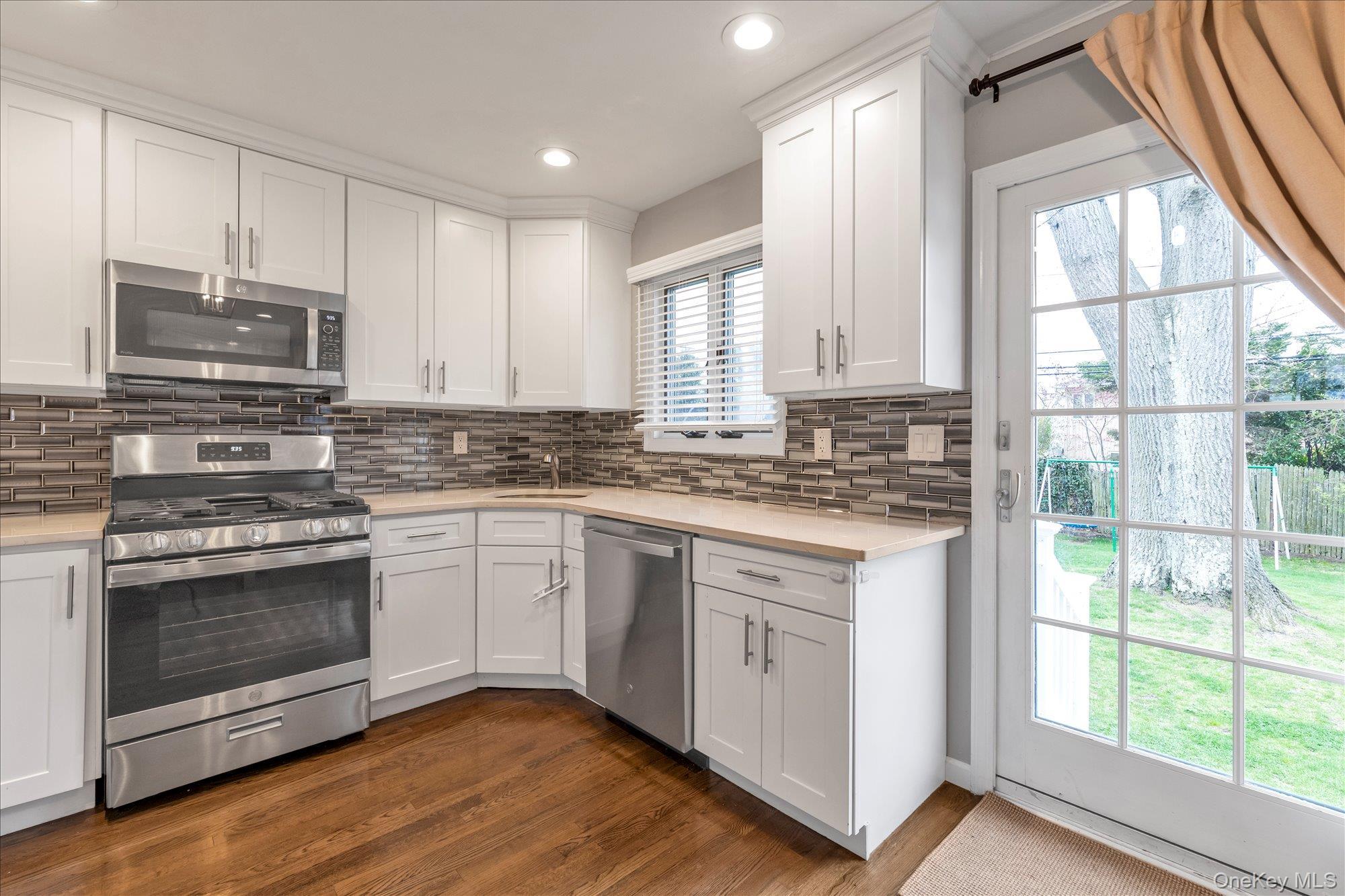 Single Family Locust  Nassau County, NY 11783, MLS-988534-8