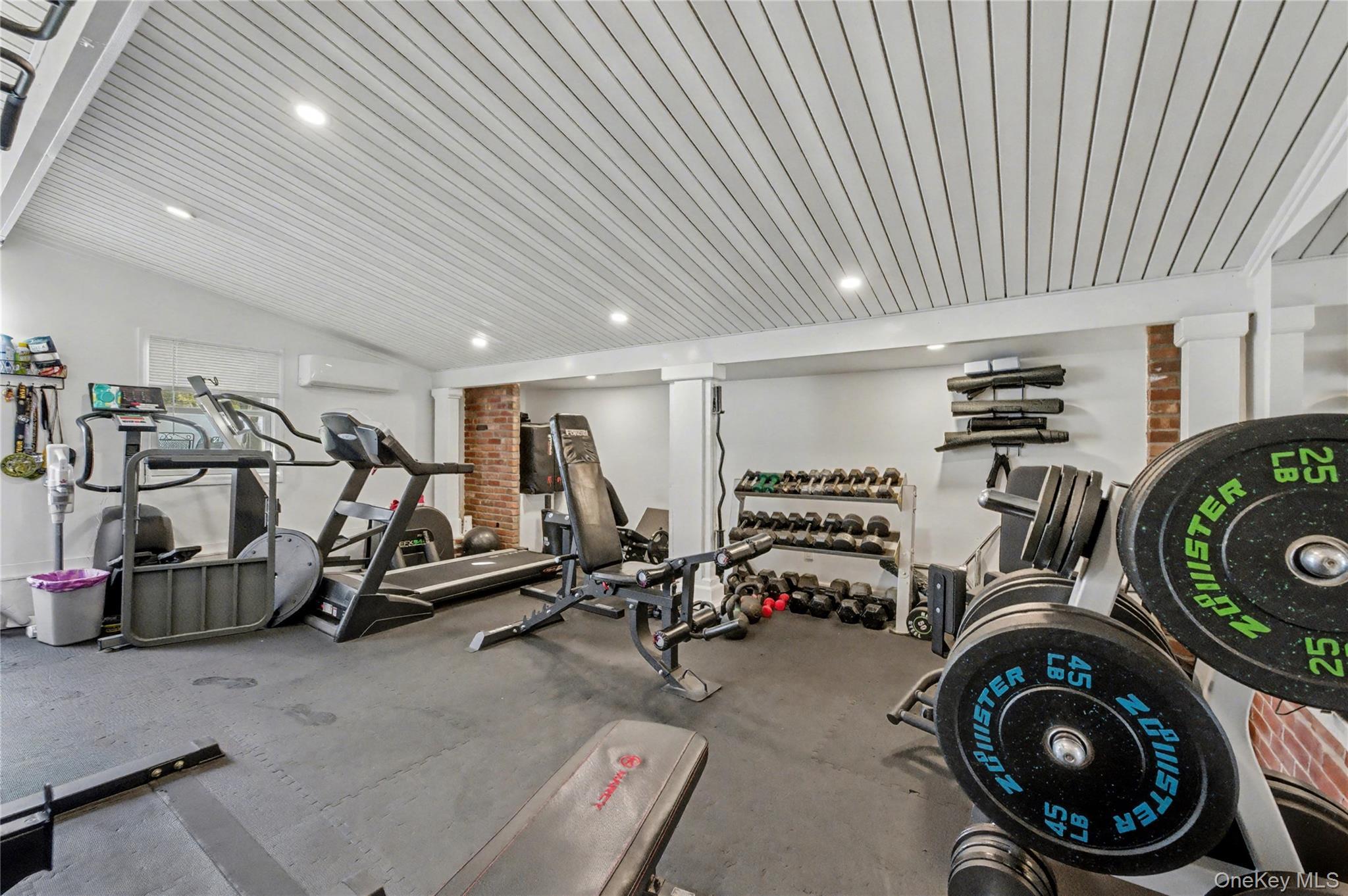 Single Family Pulaski  Suffolk County, NY 11731, MLS-988535-34