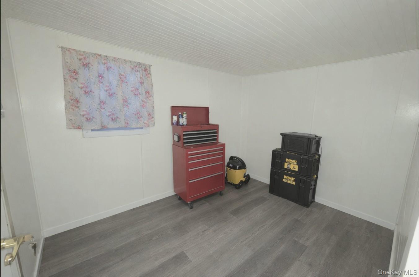 Single Family Ave  Suffolk County, NY 11901, MLS-988570-11