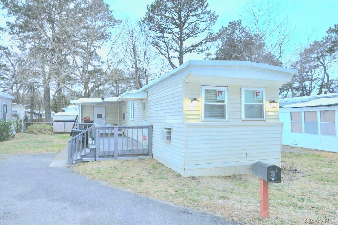 Single Family Ave  Suffolk County, NY 11901, MLS-988570-12