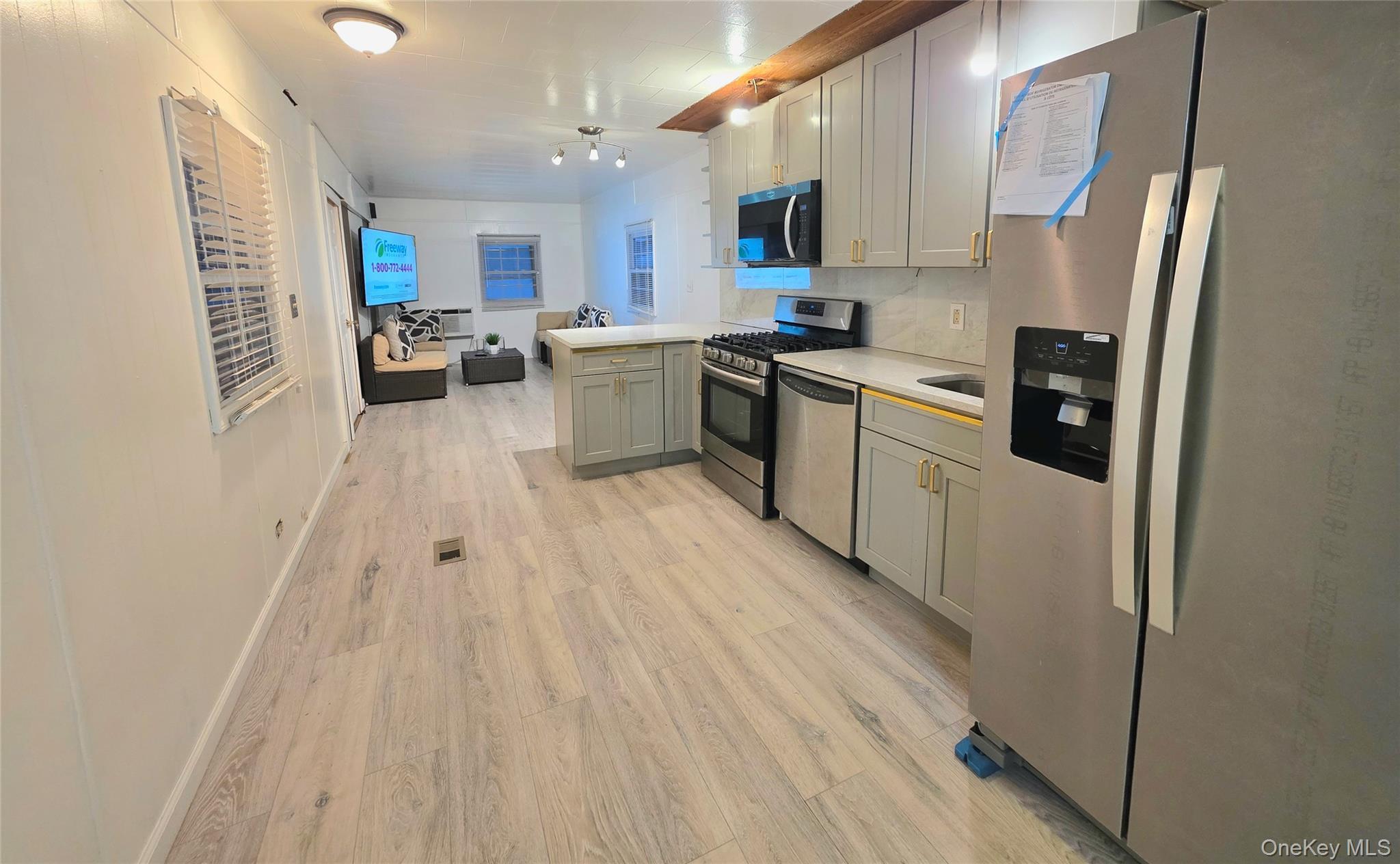 Single Family Ave  Suffolk County, NY 11901, MLS-988570-7