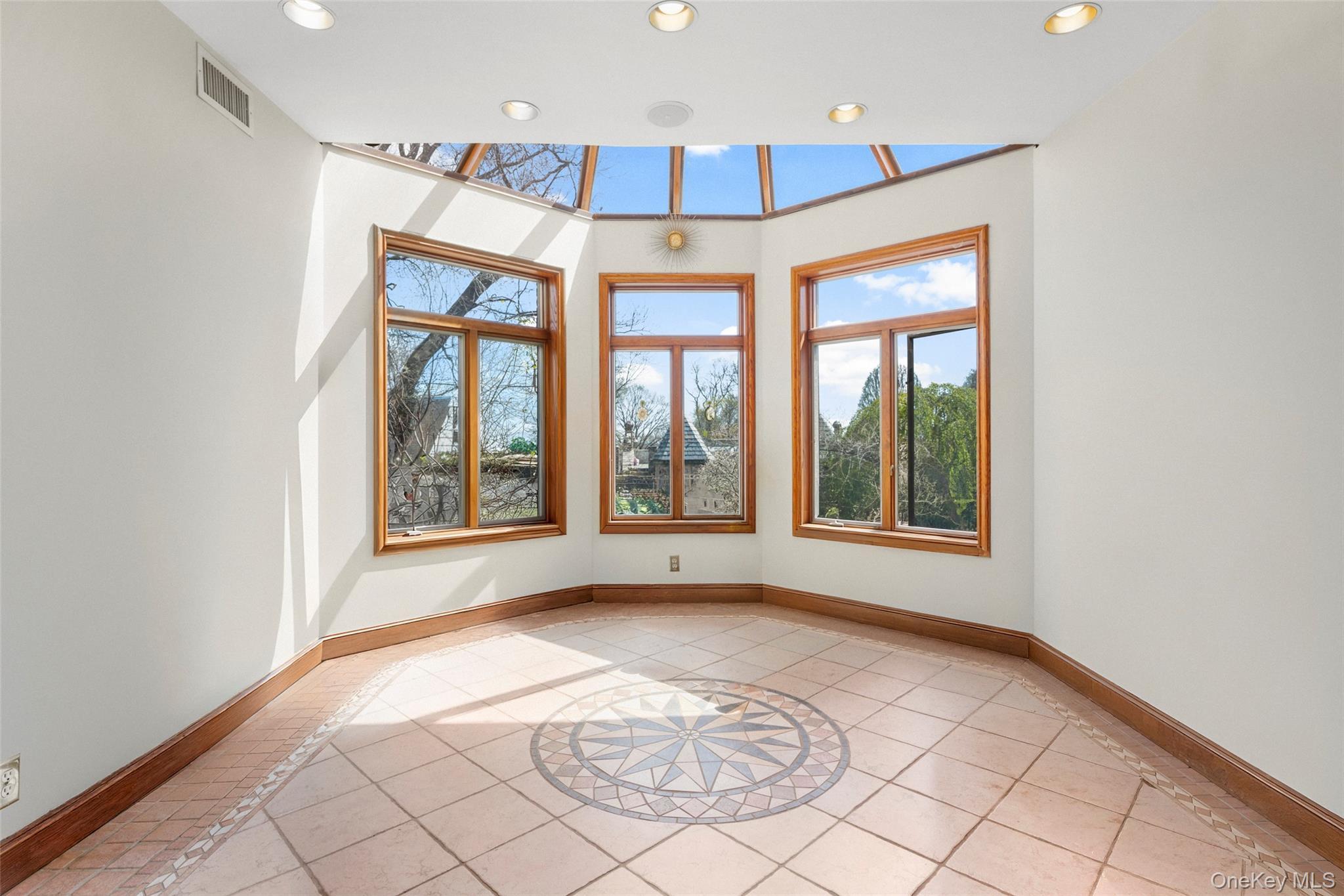Single Family Carver Terrace  Westchester County, NY 10710, MLS-988593-10