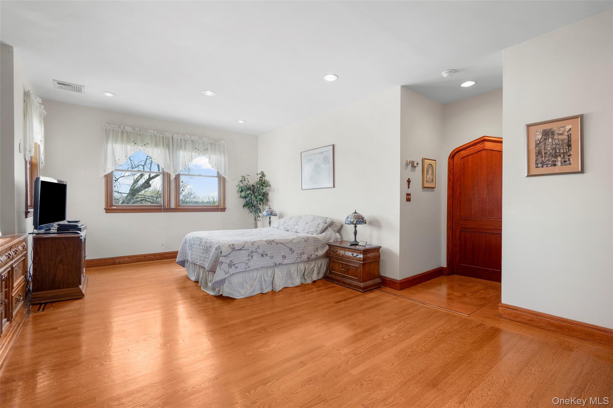 Single Family Carver Terrace  Westchester County, NY 10710, MLS-988593-14