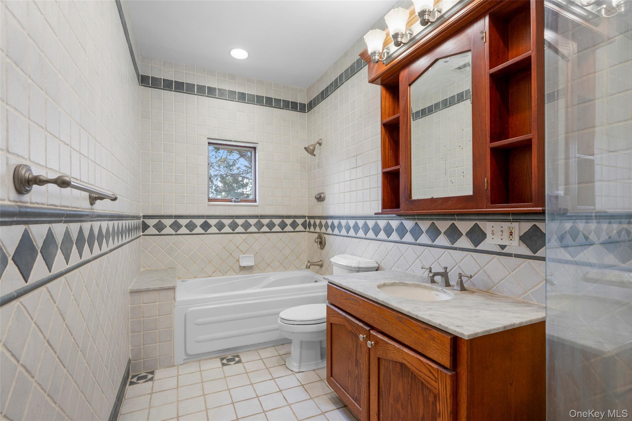 Single Family Carver Terrace  Westchester County, NY 10710, MLS-988593-21