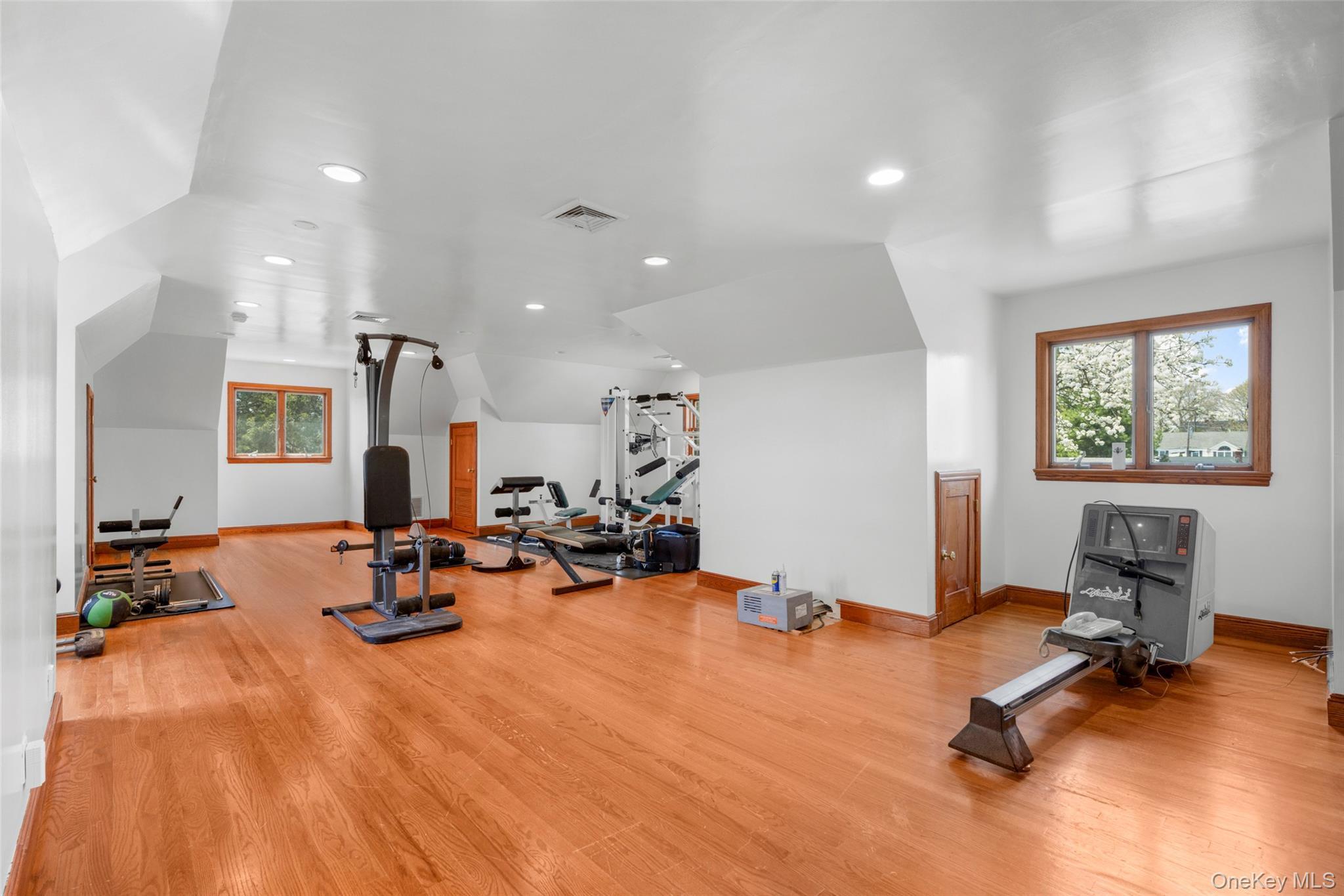 Single Family Carver Terrace  Westchester County, NY 10710, MLS-988593-23