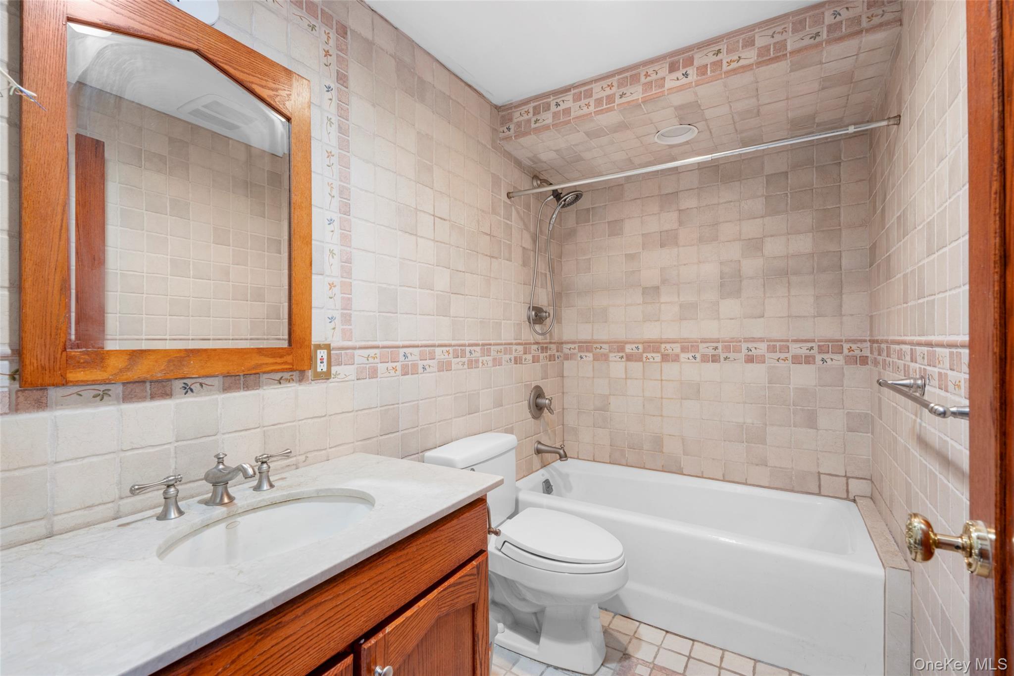 Single Family Carver Terrace  Westchester County, NY 10710, MLS-988593-25