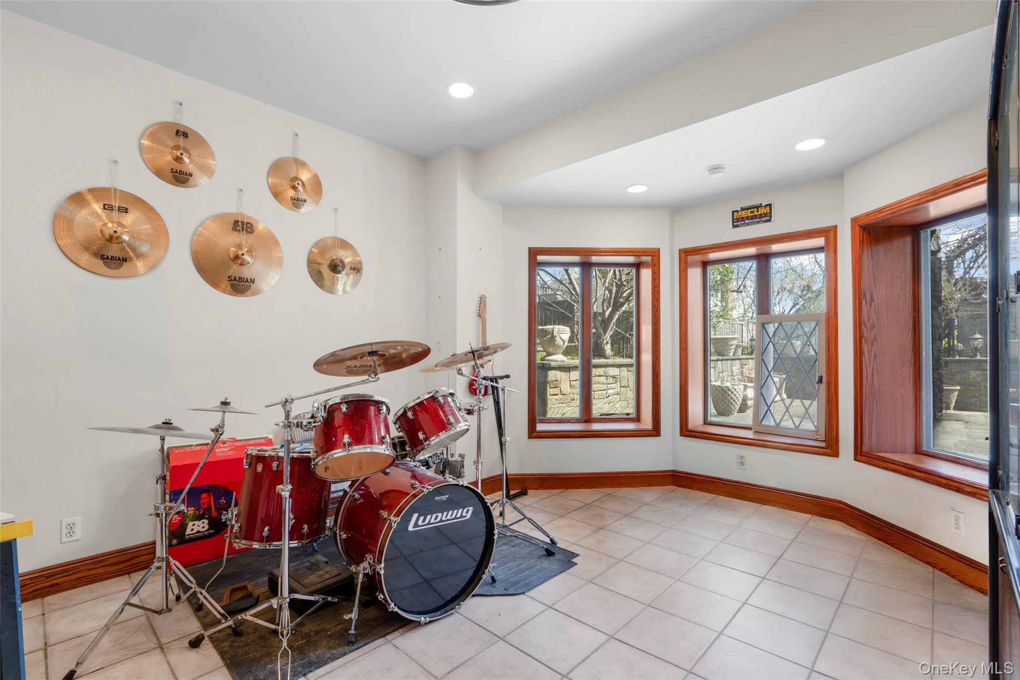 Single Family Carver Terrace  Westchester County, NY 10710, MLS-988593-26