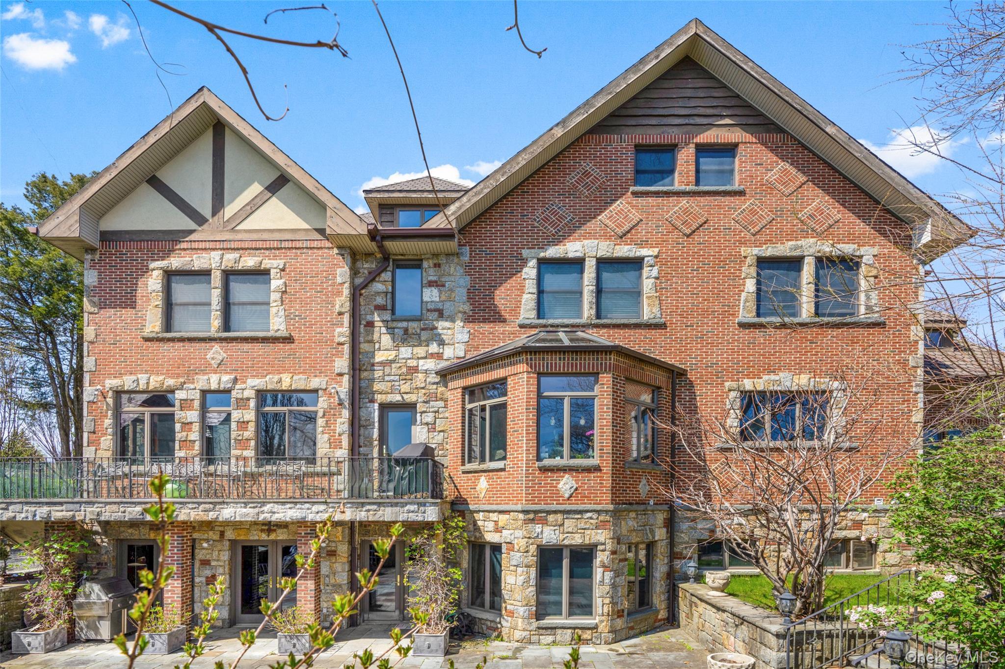 Single Family Carver Terrace  Westchester County, NY 10710, MLS-988593-30