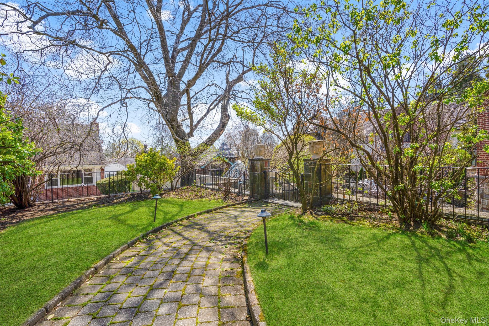 Single Family Carver Terrace  Westchester County, NY 10710, MLS-988593-32