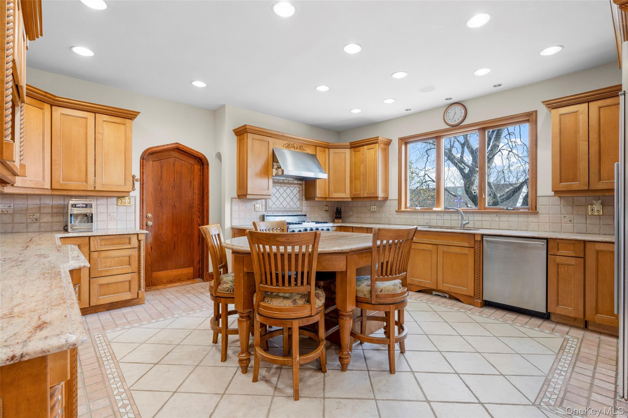 Single Family Carver Terrace  Westchester County, NY 10710, MLS-988593-8