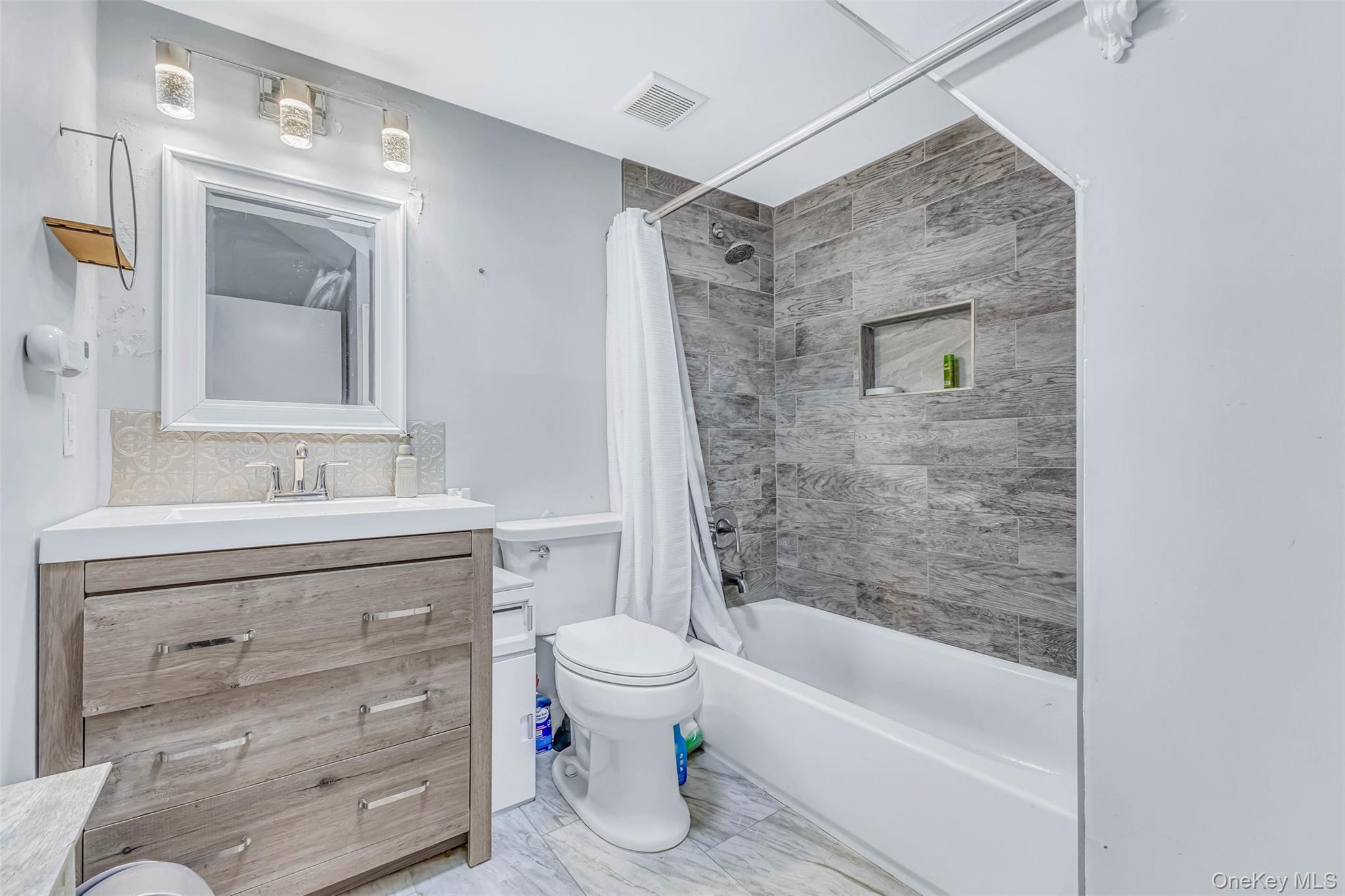 Single Family Greenwood  Suffolk County, NY 11706, MLS-988638-32